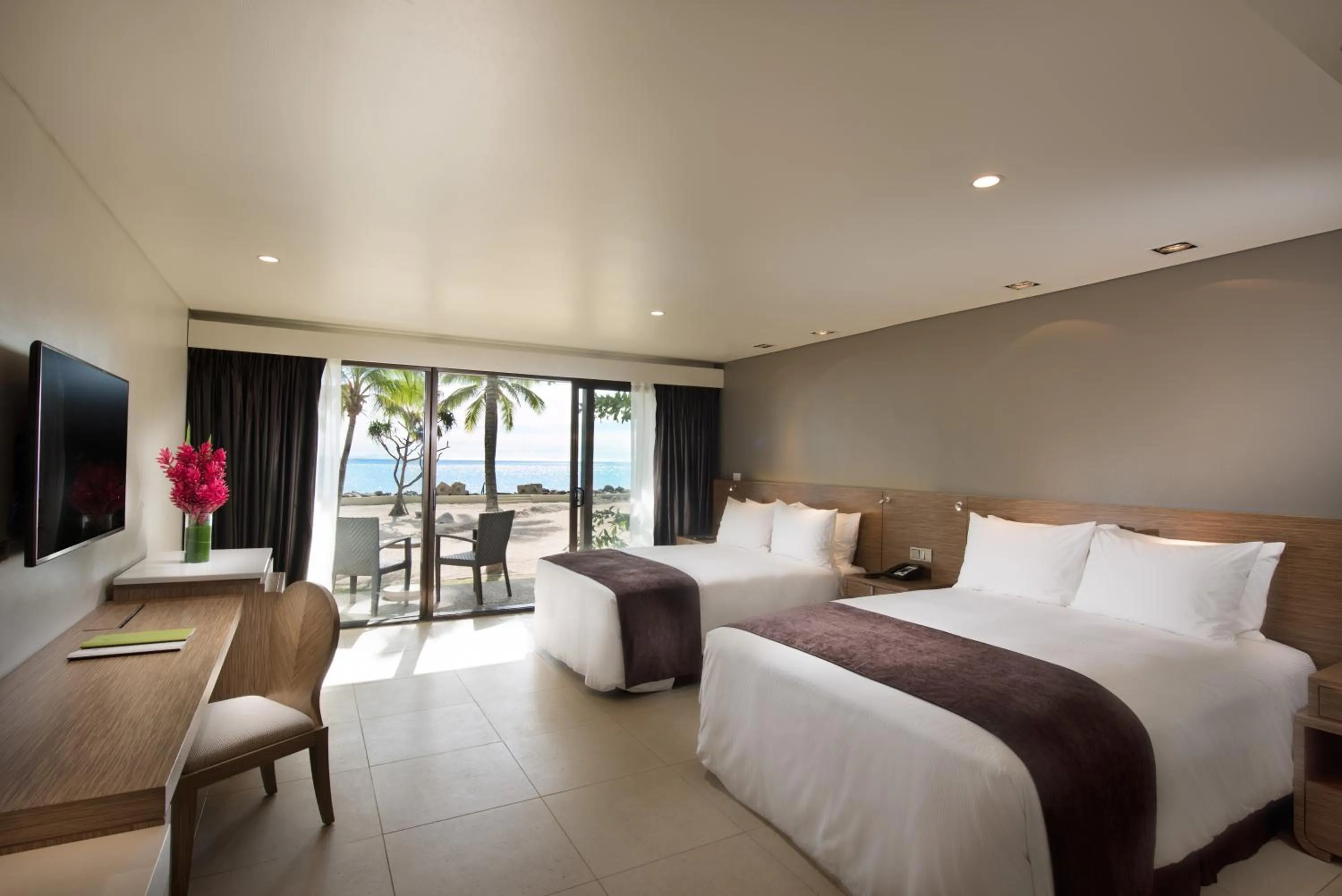 Bedroom, Bed in DoubleTree by Hilton Fiji - Sonaisali Island
