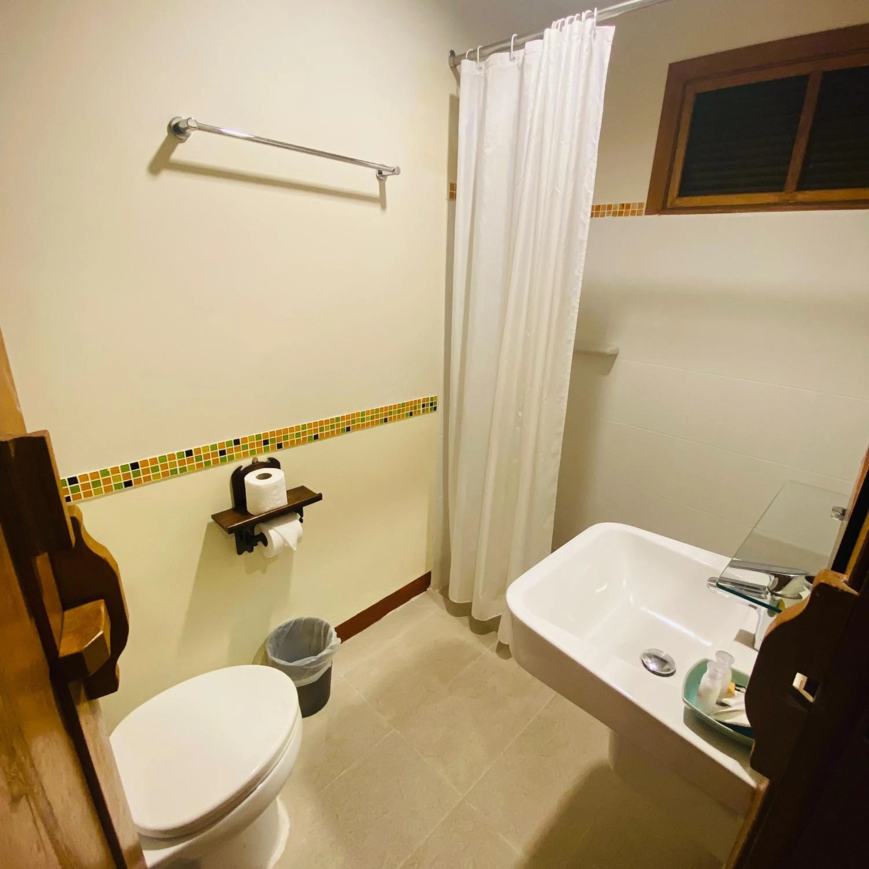 Toilet in Vieng Mantra Hotel