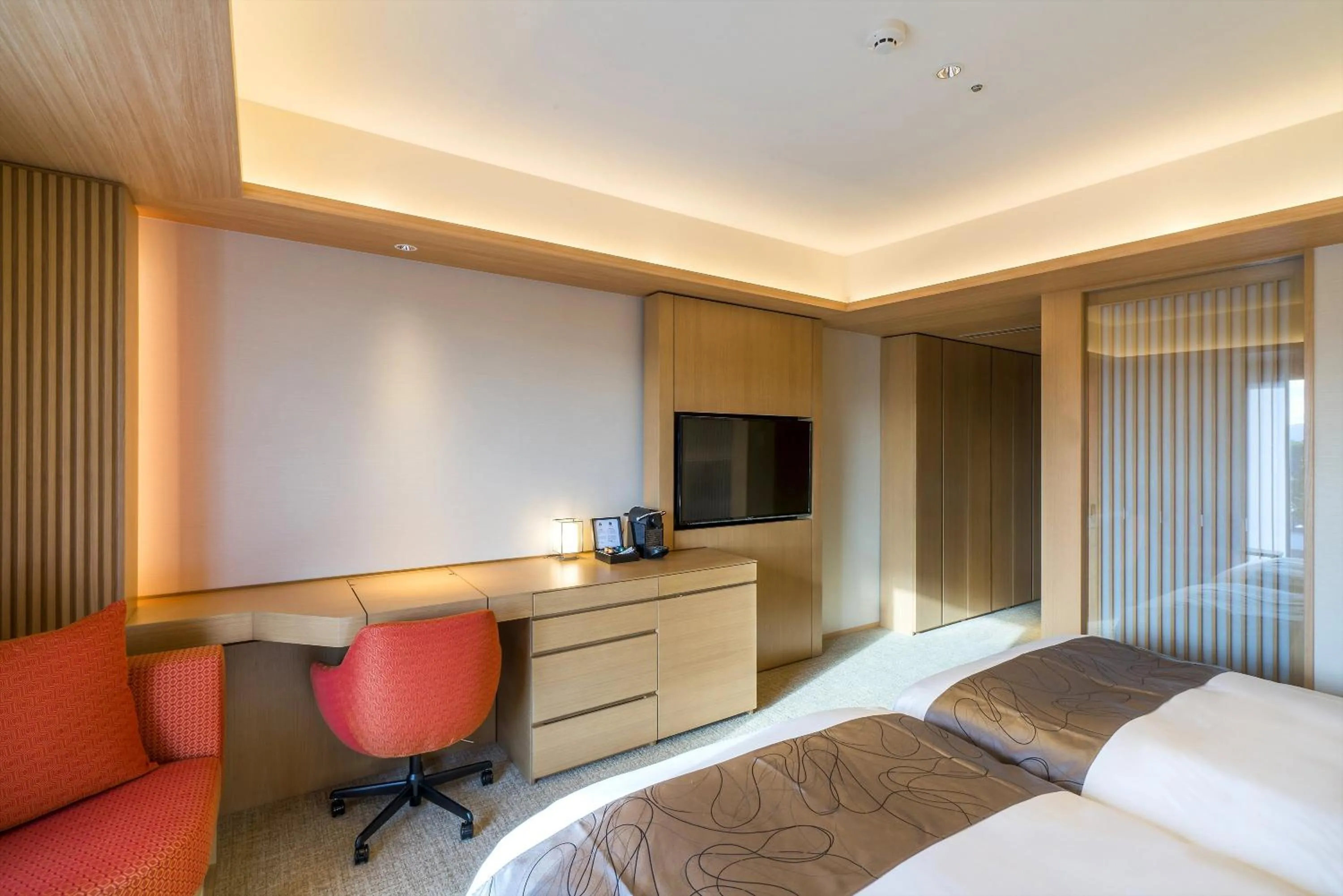 Photo of the whole room, Bed in ANA Crowne Plaza Hotel Kyoto by IHG