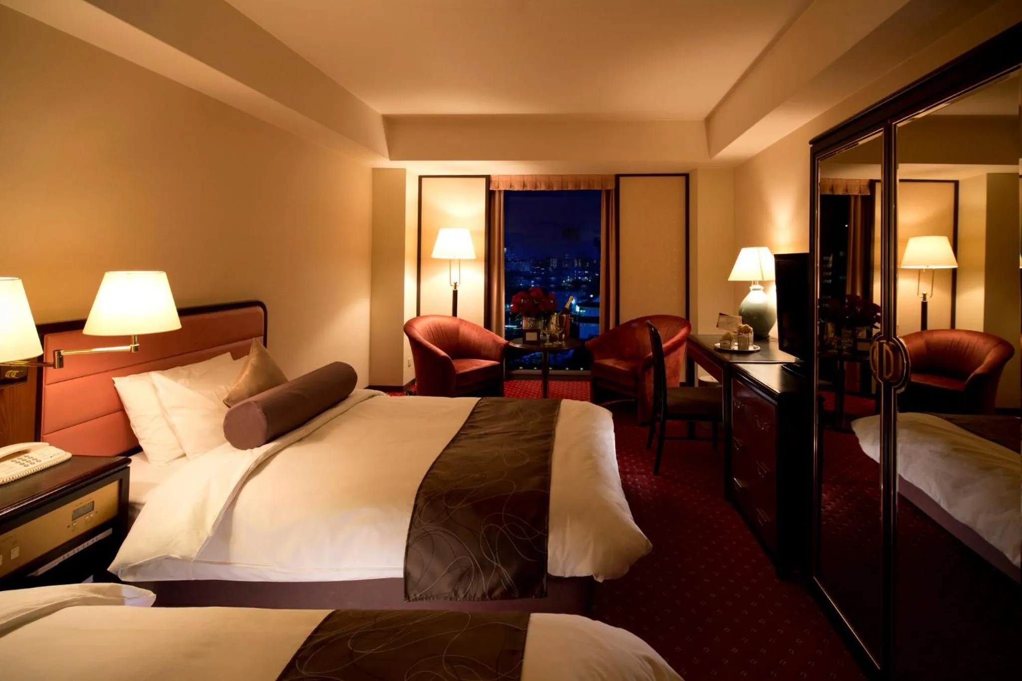 Photo of the whole room, Bed in ANA Crowne Plaza Hotel Kyoto by IHG