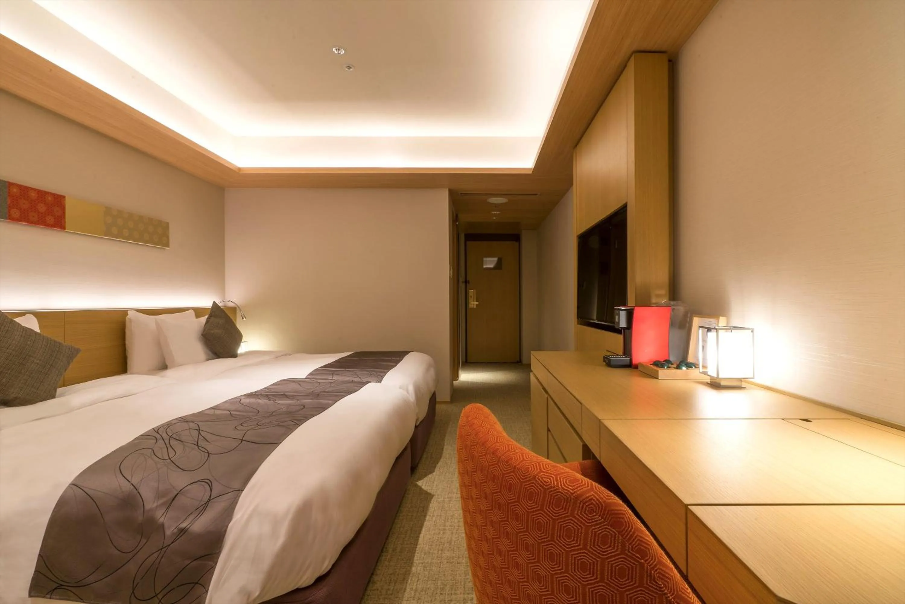 Photo of the whole room, Bed in ANA Crowne Plaza Hotel Kyoto by IHG