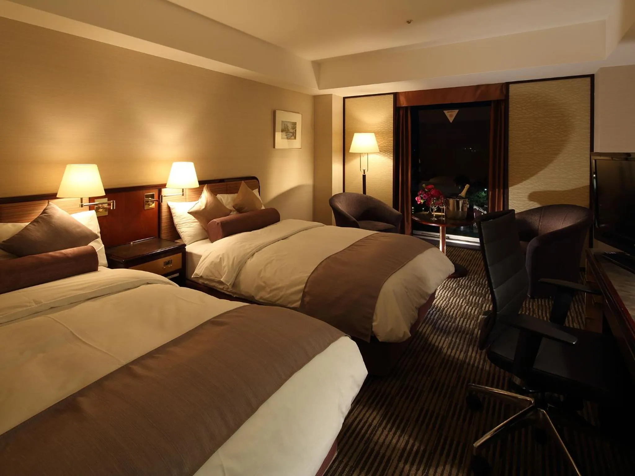 Photo of the whole room, Bed in ANA Crowne Plaza Hotel Kyoto by IHG