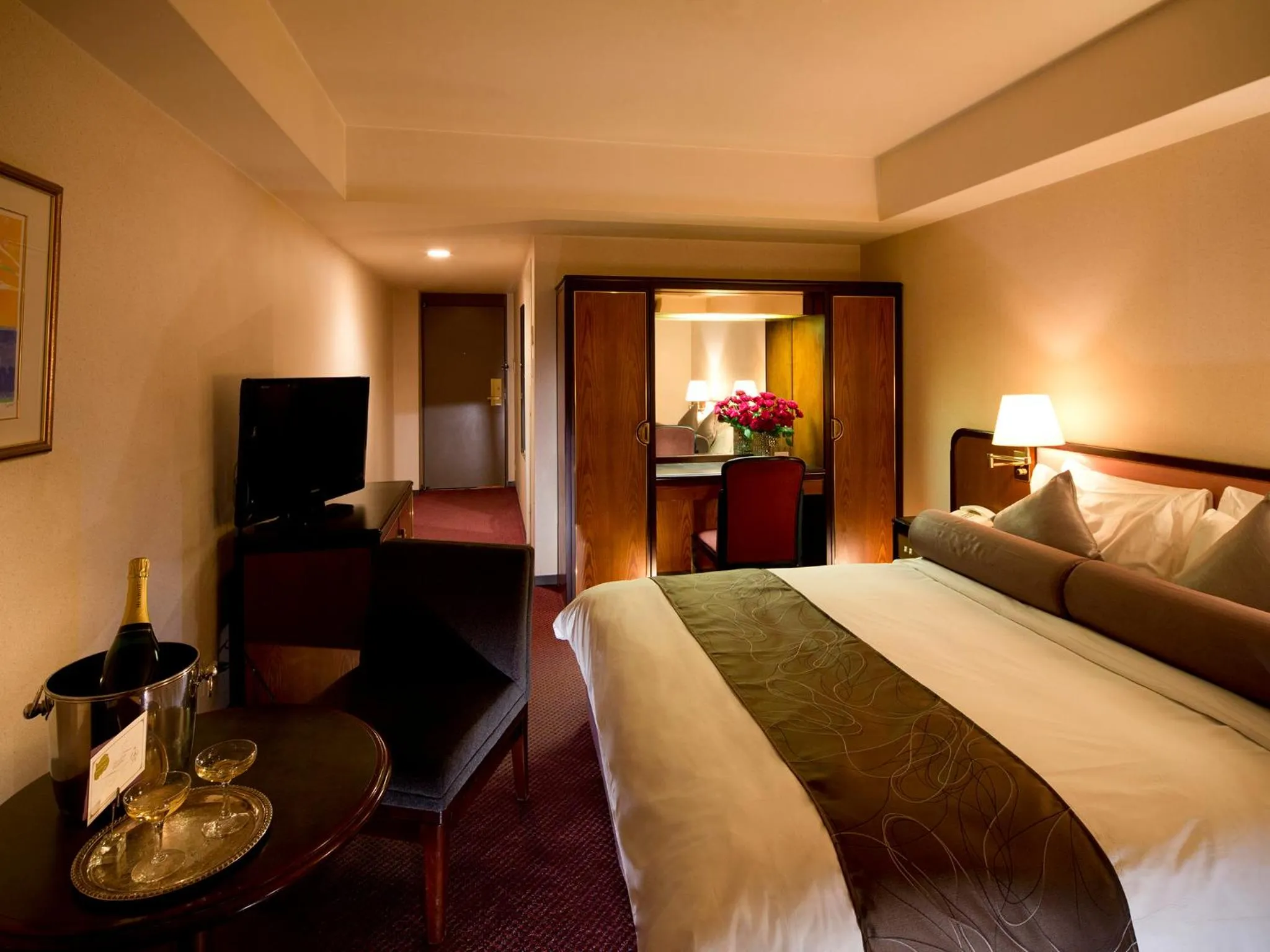 Photo of the whole room, Bed in ANA Crowne Plaza Hotel Kyoto by IHG
