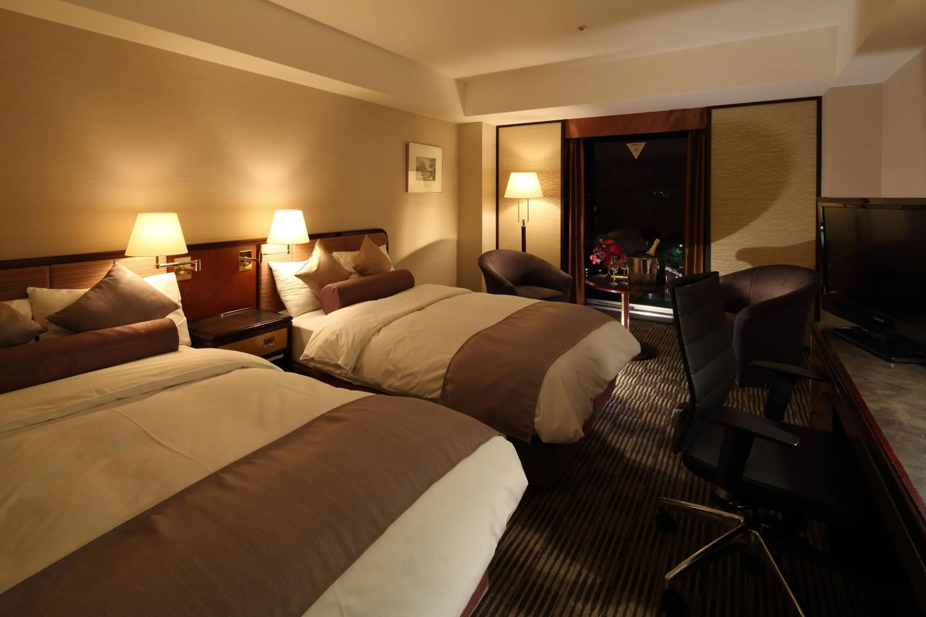 Photo of the whole room, Bed in ANA Crowne Plaza Hotel Kyoto by IHG