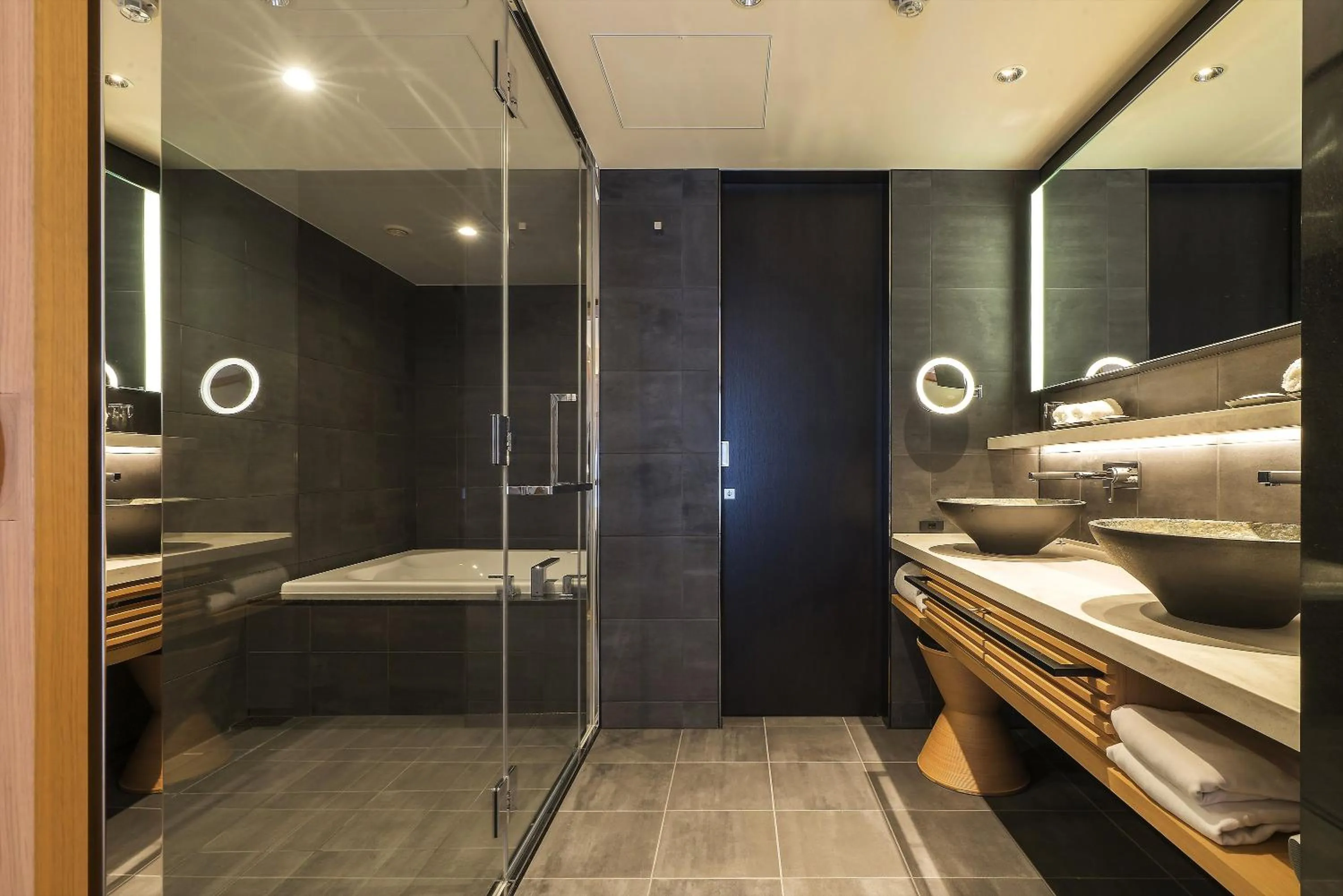Bathroom, Bed in ANA Crowne Plaza Hotel Kyoto by IHG