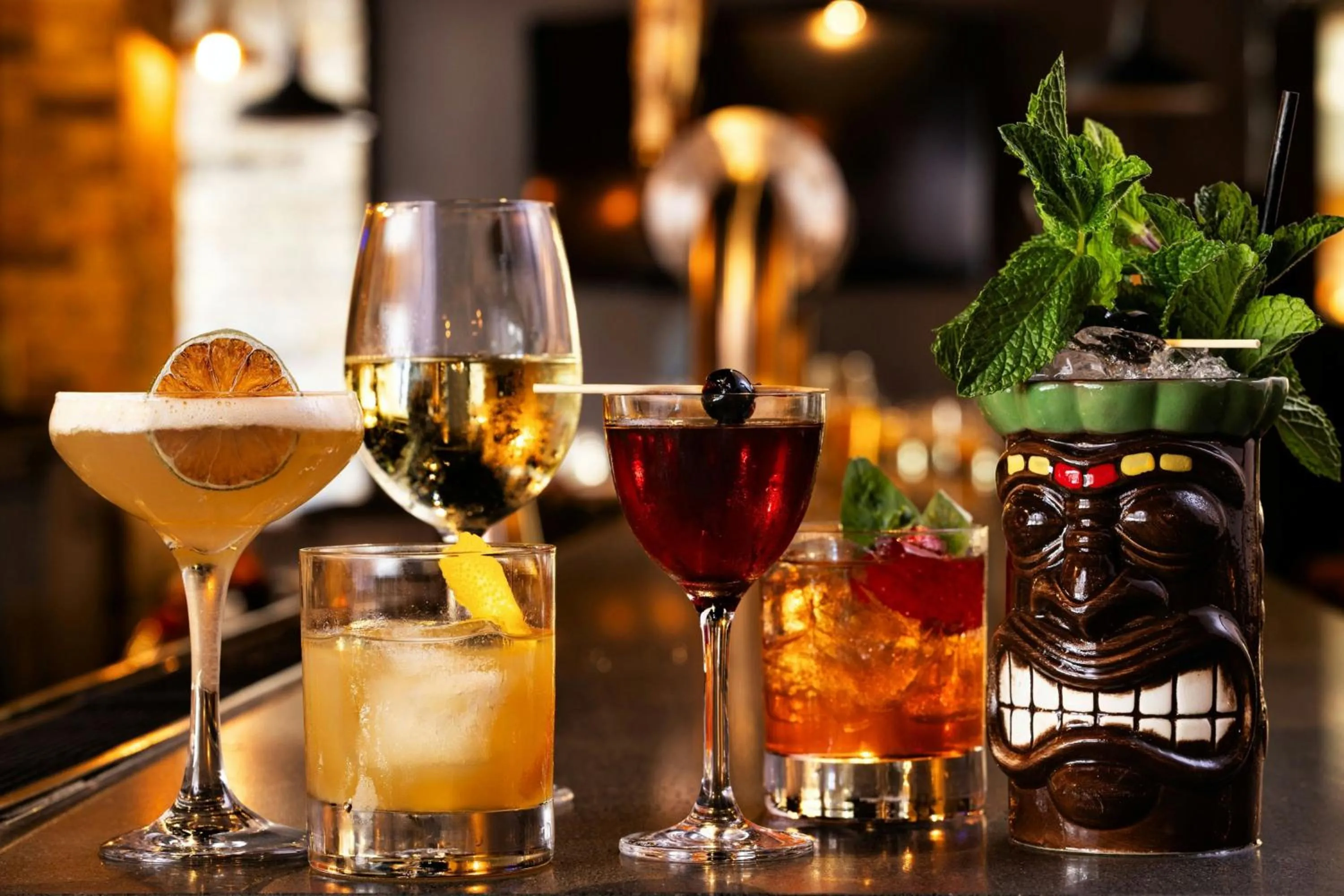 Lounge or bar in Renaissance Orlando Resort - Disney Springs Area