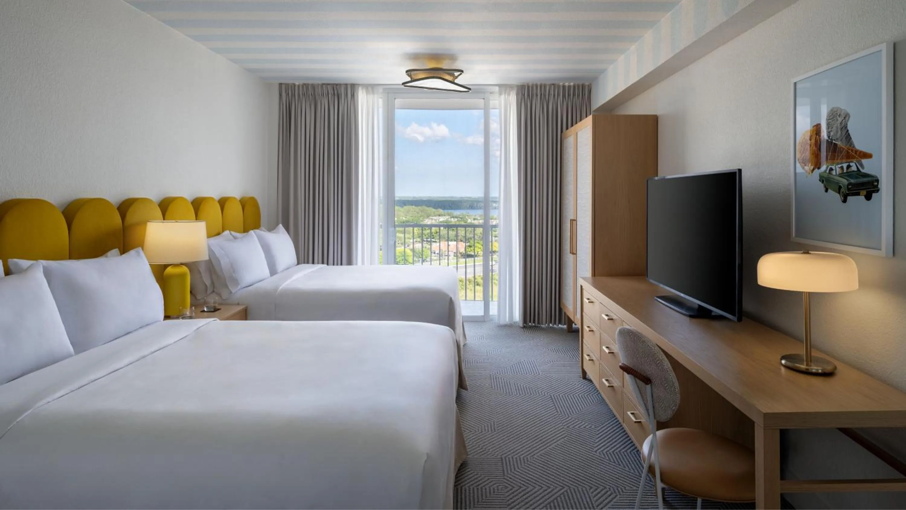 Bed in Renaissance Orlando Resort - Disney Springs Area