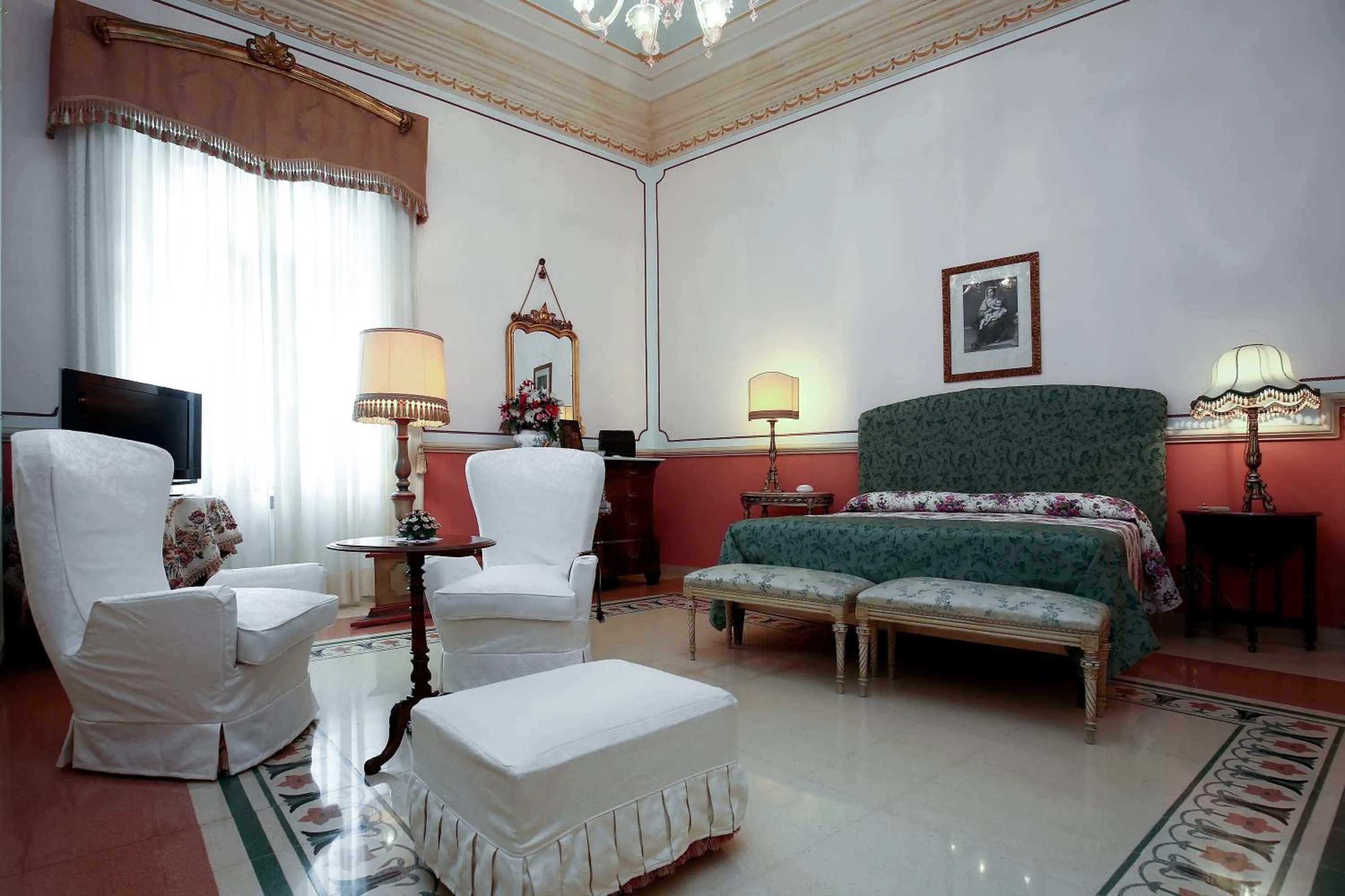 Bedroom, Bed in B&B Flora House