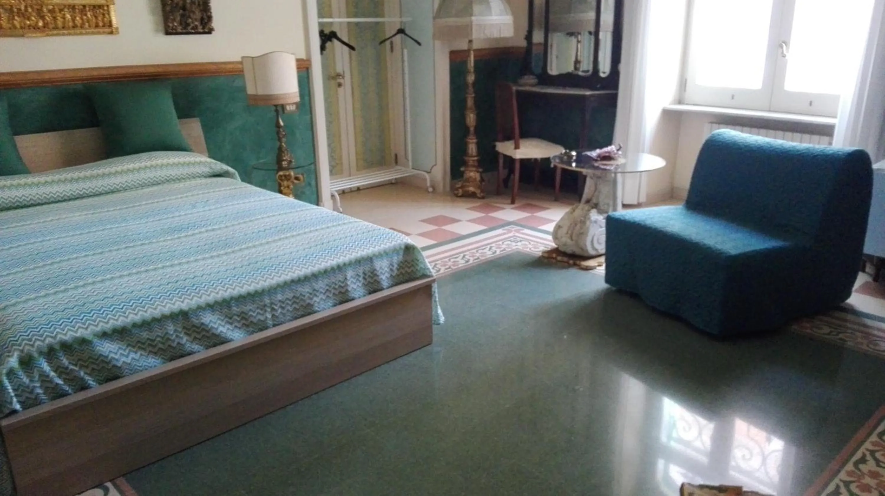 Bedroom, Bed in B&B Flora House