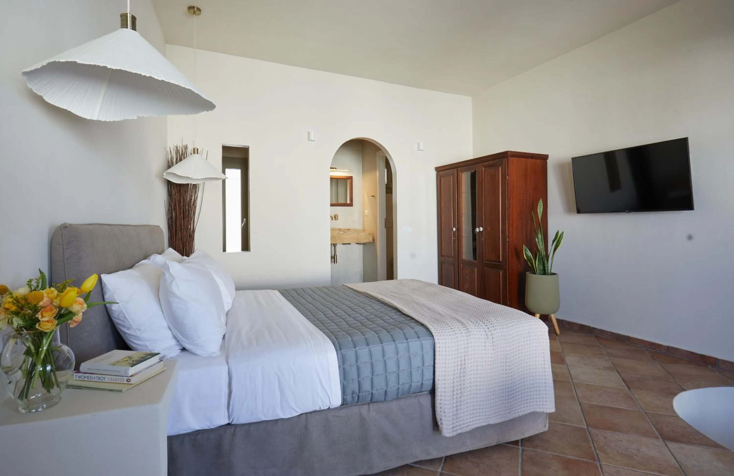 Bed in Arvanitis Cave Village