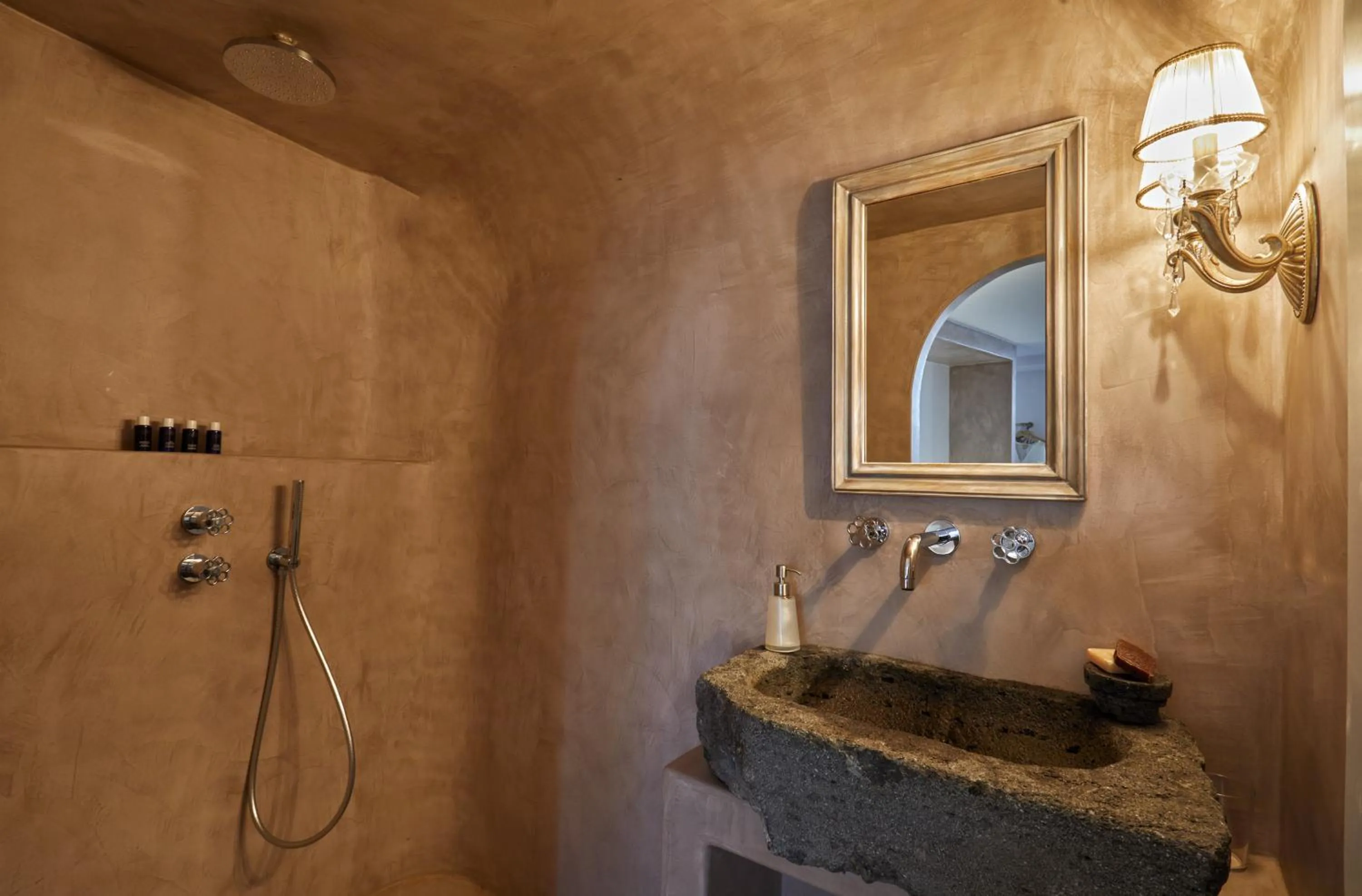 Shower in Arvanitis Cave Village