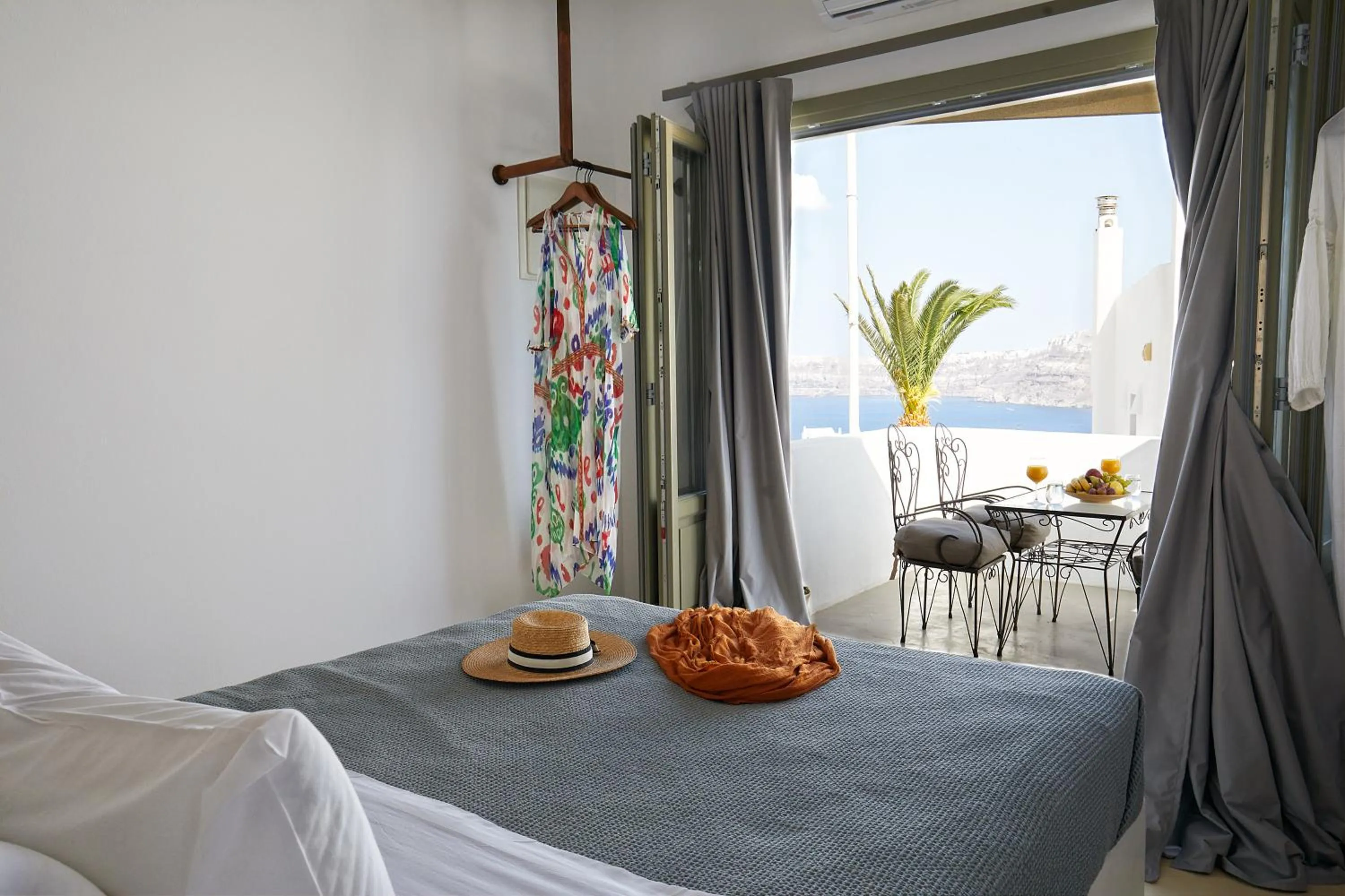 Bed in Arvanitis Cave Village