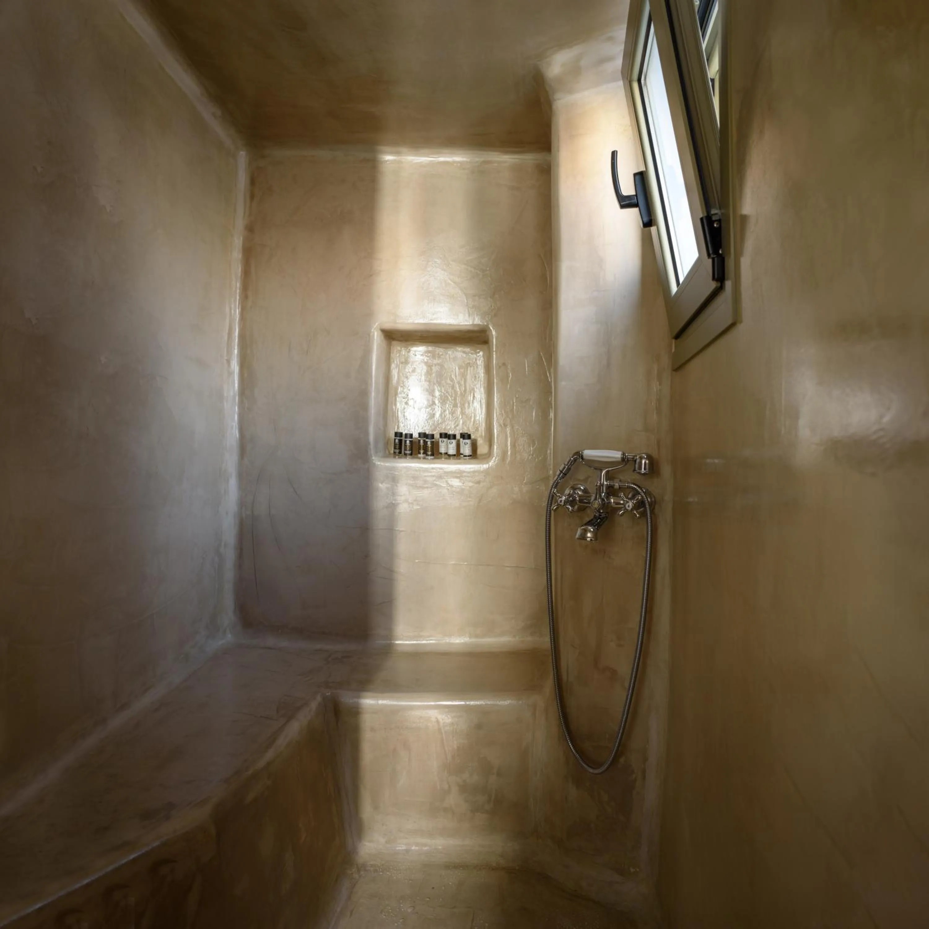 Shower in Arvanitis Cave Village