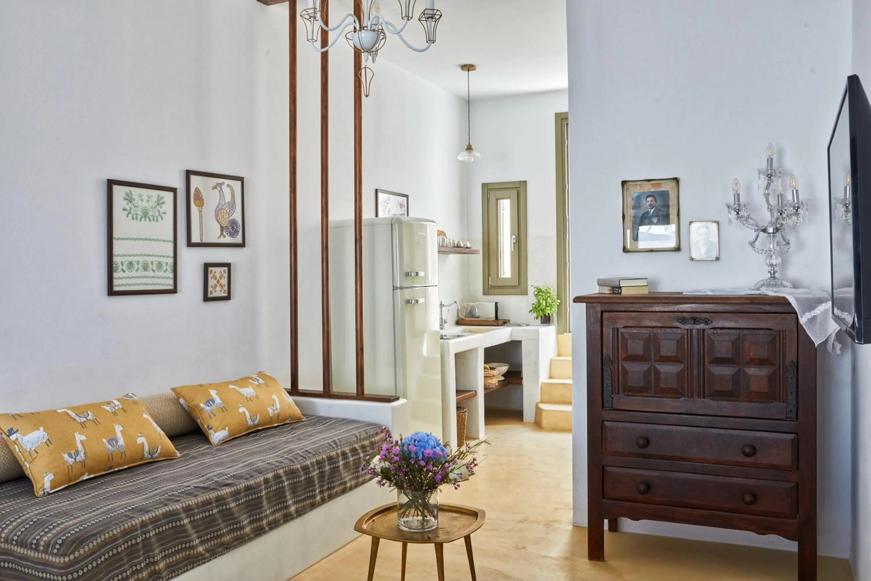 TV and multimedia in Arvanitis Cave Village