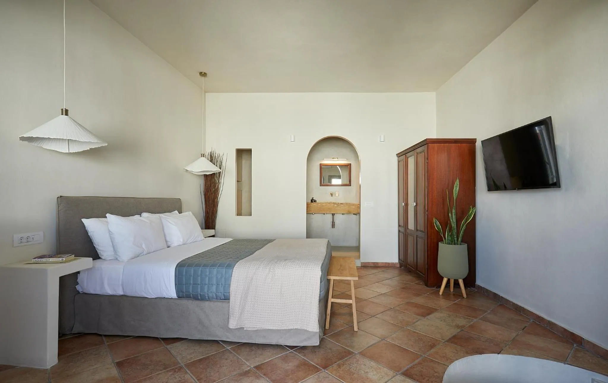 Bed in Arvanitis Cave Village