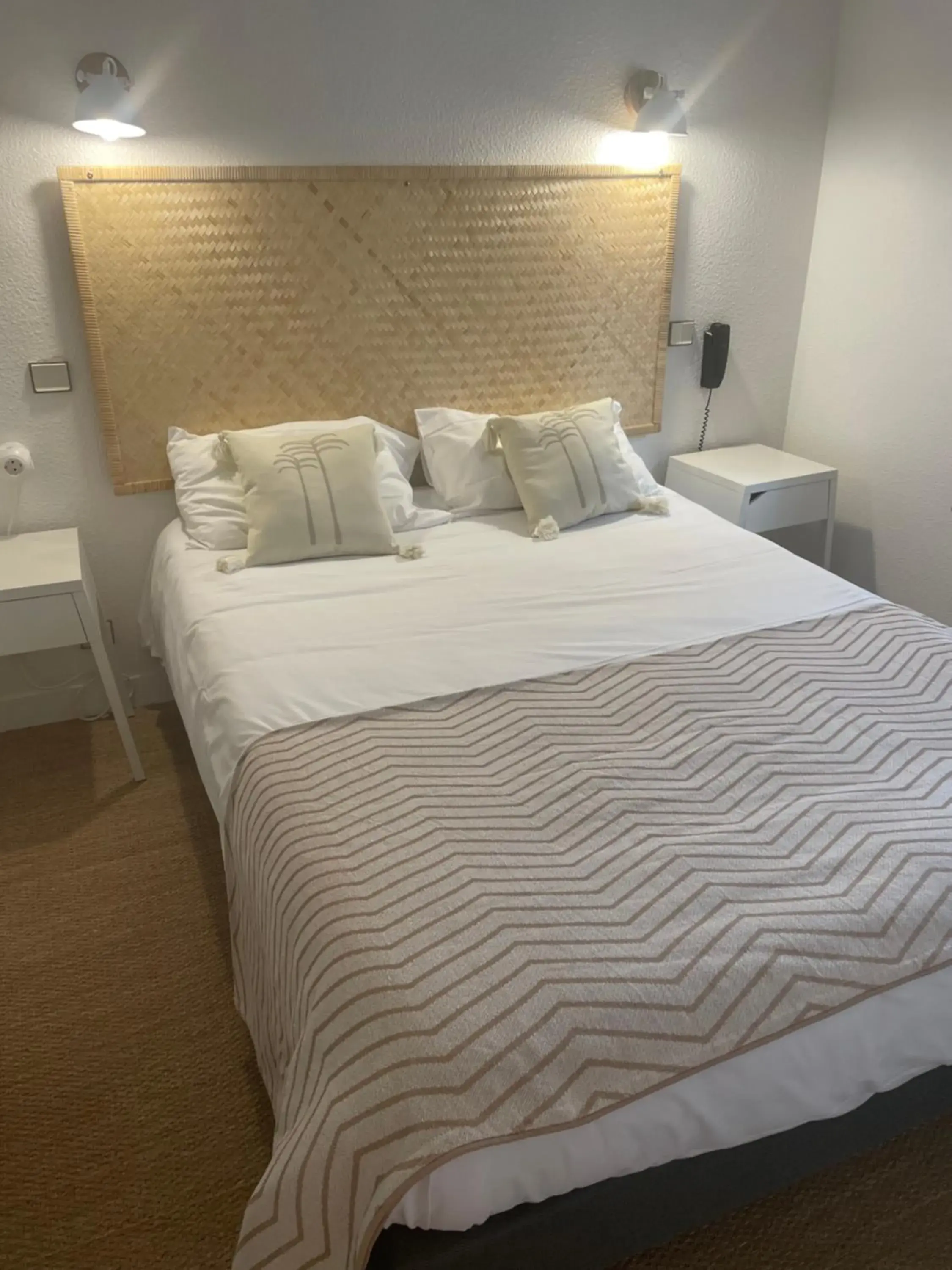 Double Room in Hotel La Licorne Double Room in Hotel La Licorne