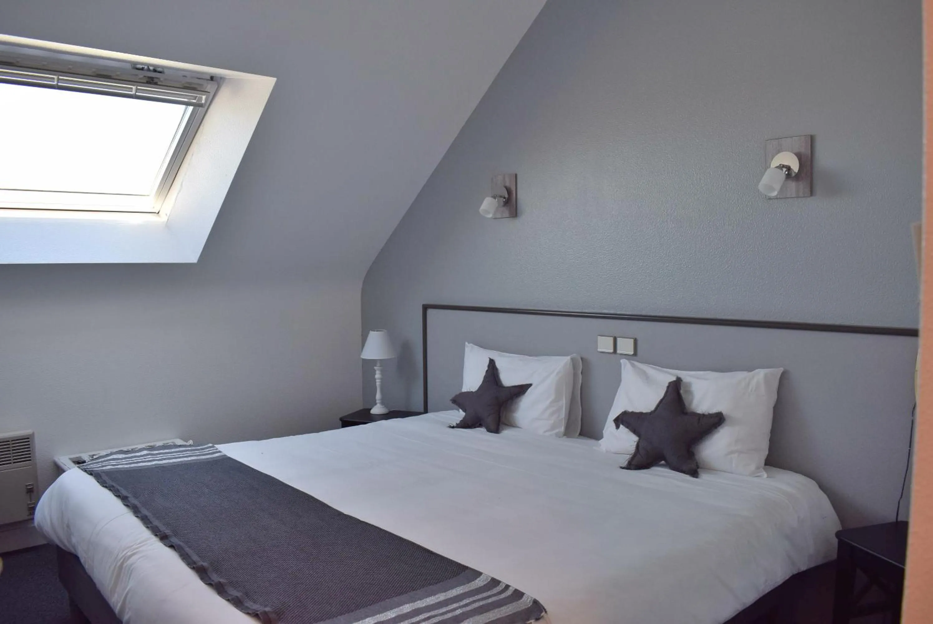 Bedroom, Bed in Hotel La Licorne