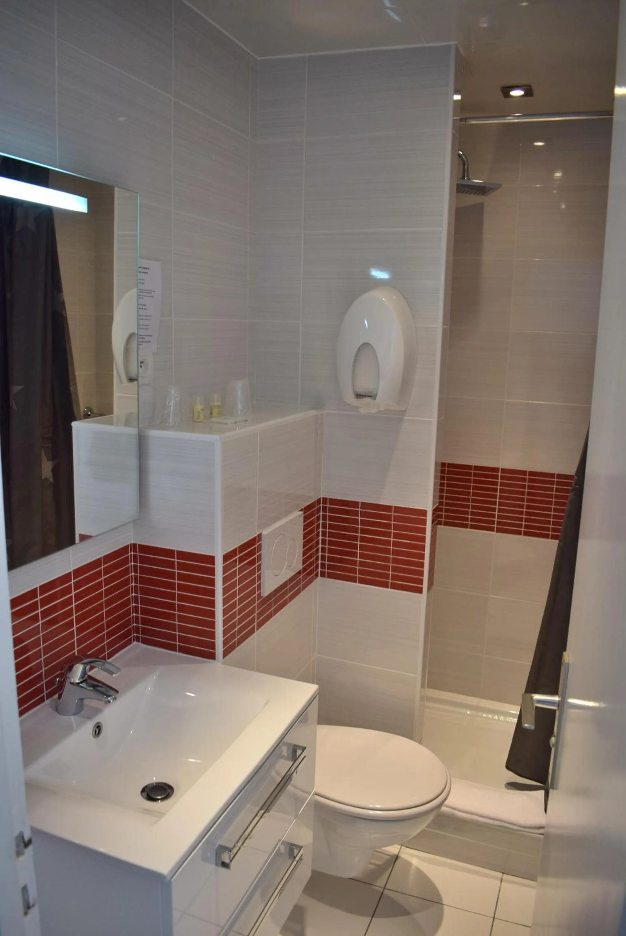 Bathroom in Hotel La Licorne