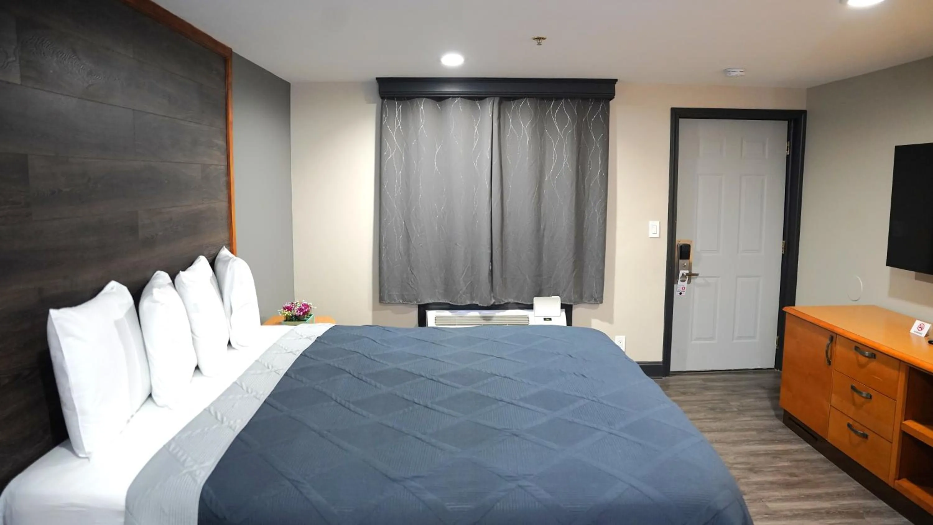 Bed in Carrier Motor Lodge