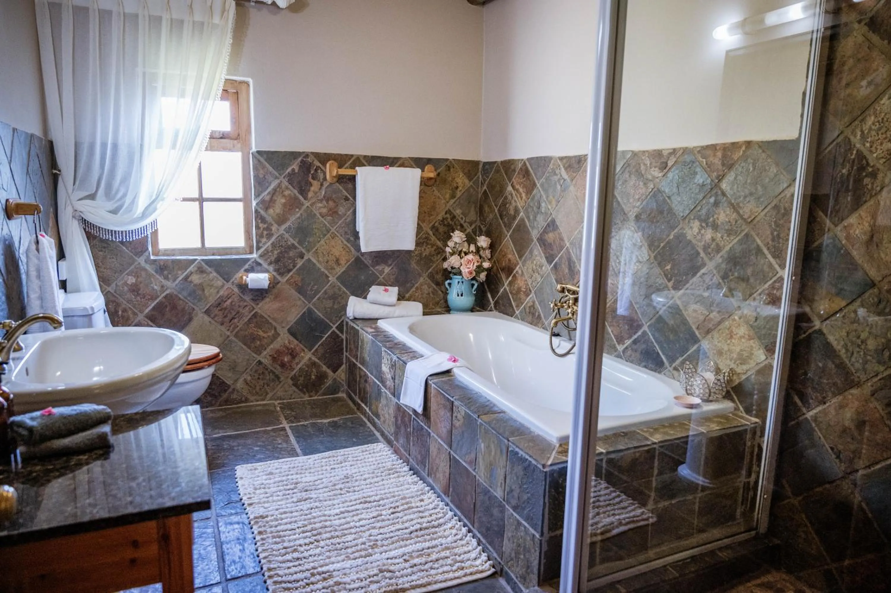 Shower in De Denne Country Guest House