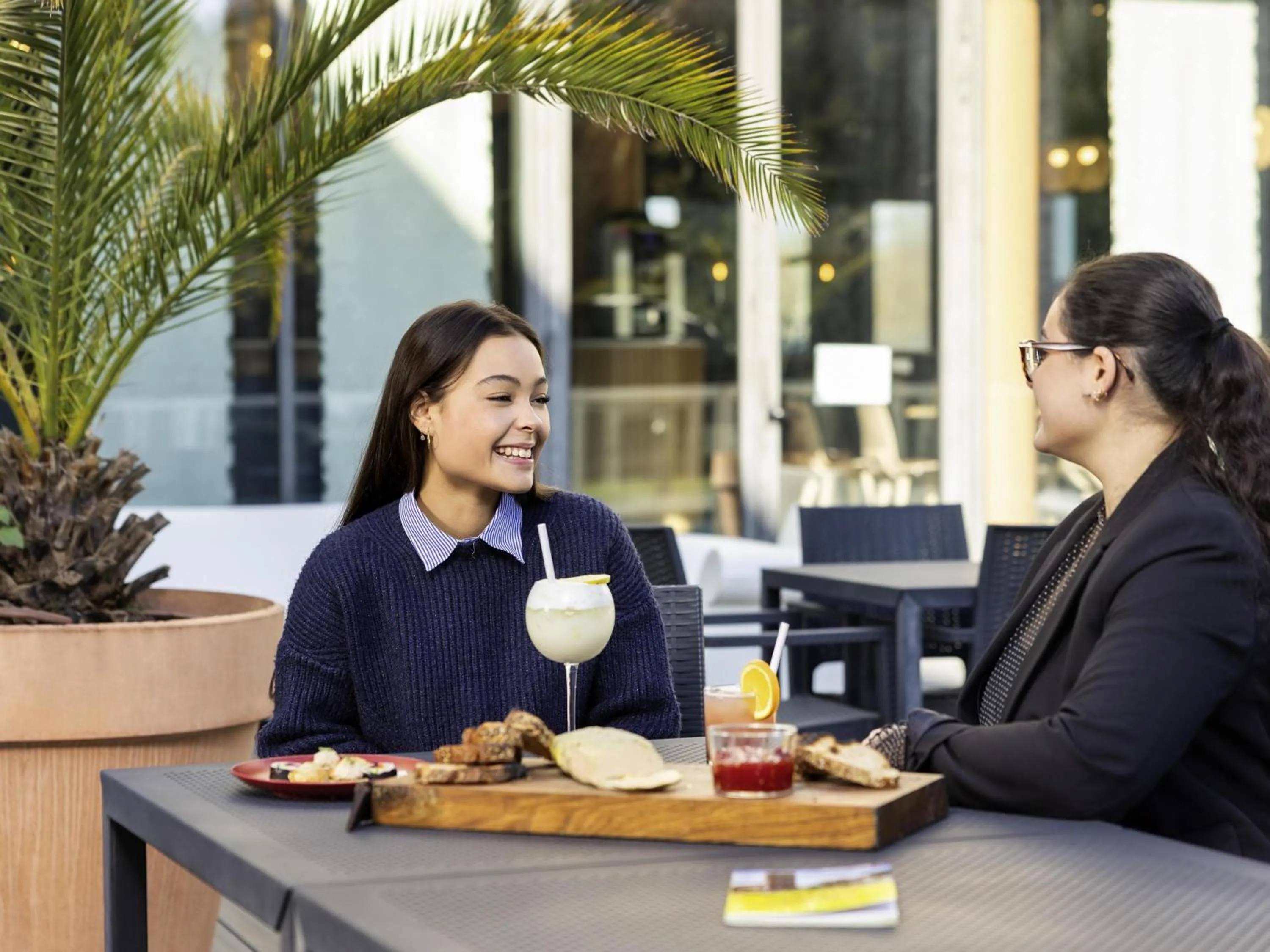 Lounge or bar in Mercure Agen Centre