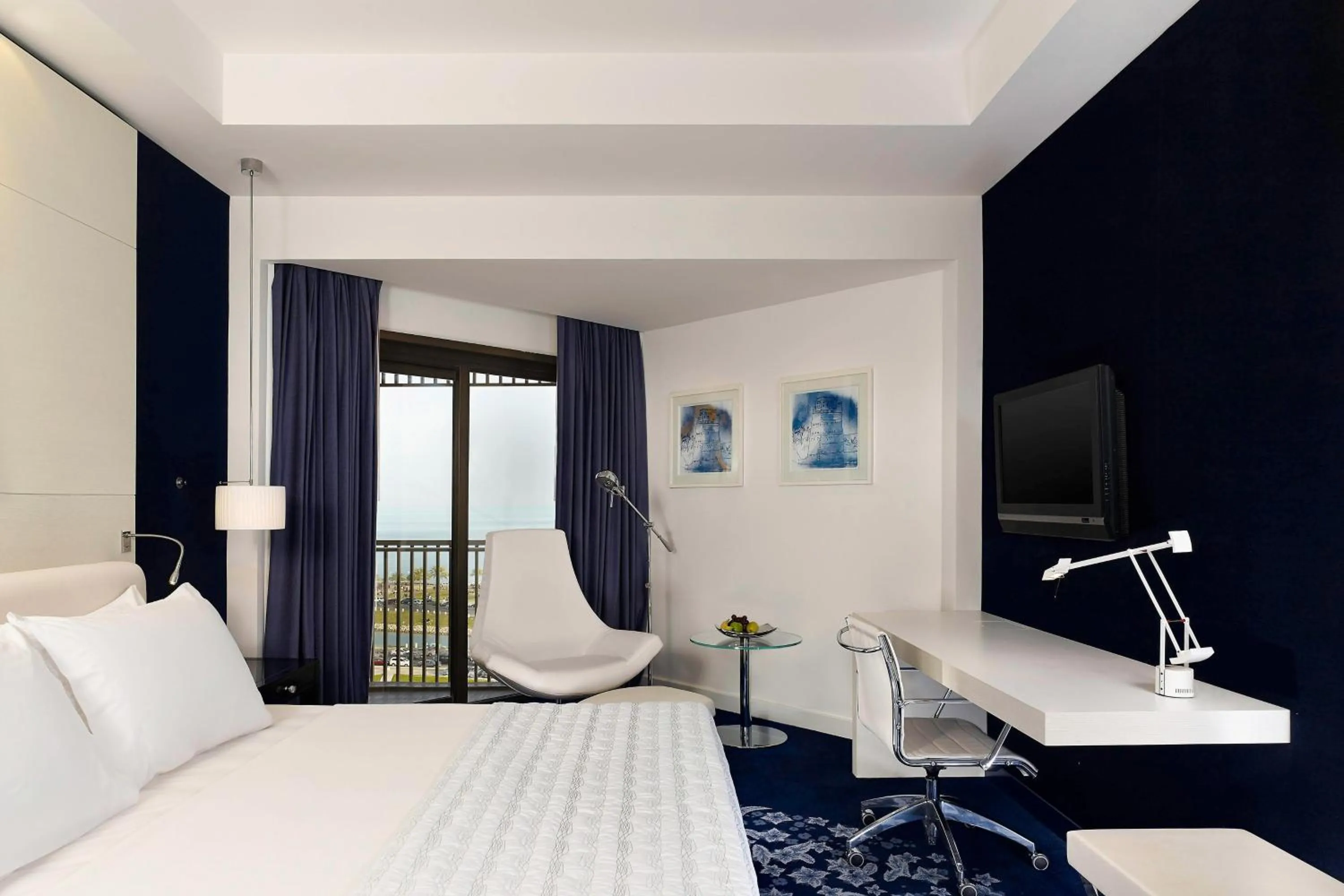 Photo of the whole room, Bed in Le Meridien Al Khobar