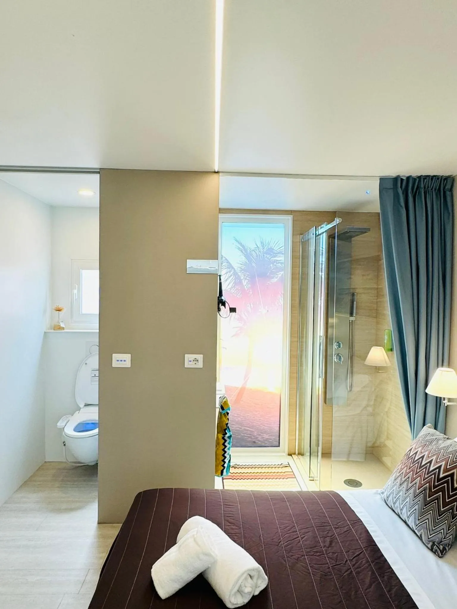 Shower, Bed in Luxury Camp at Union Lido