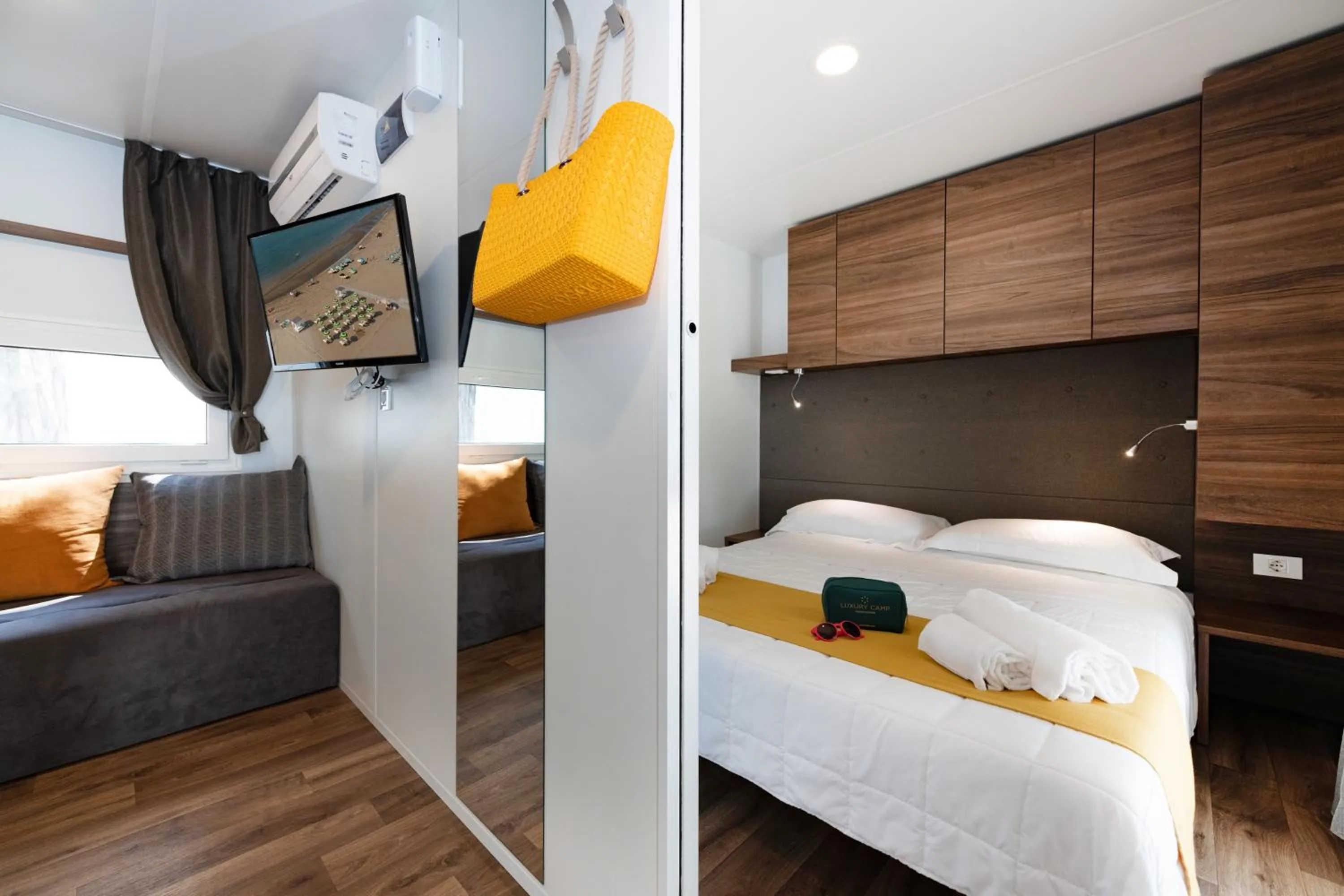 Communal lounge/ TV room, Bed in Luxury Camp at Union Lido