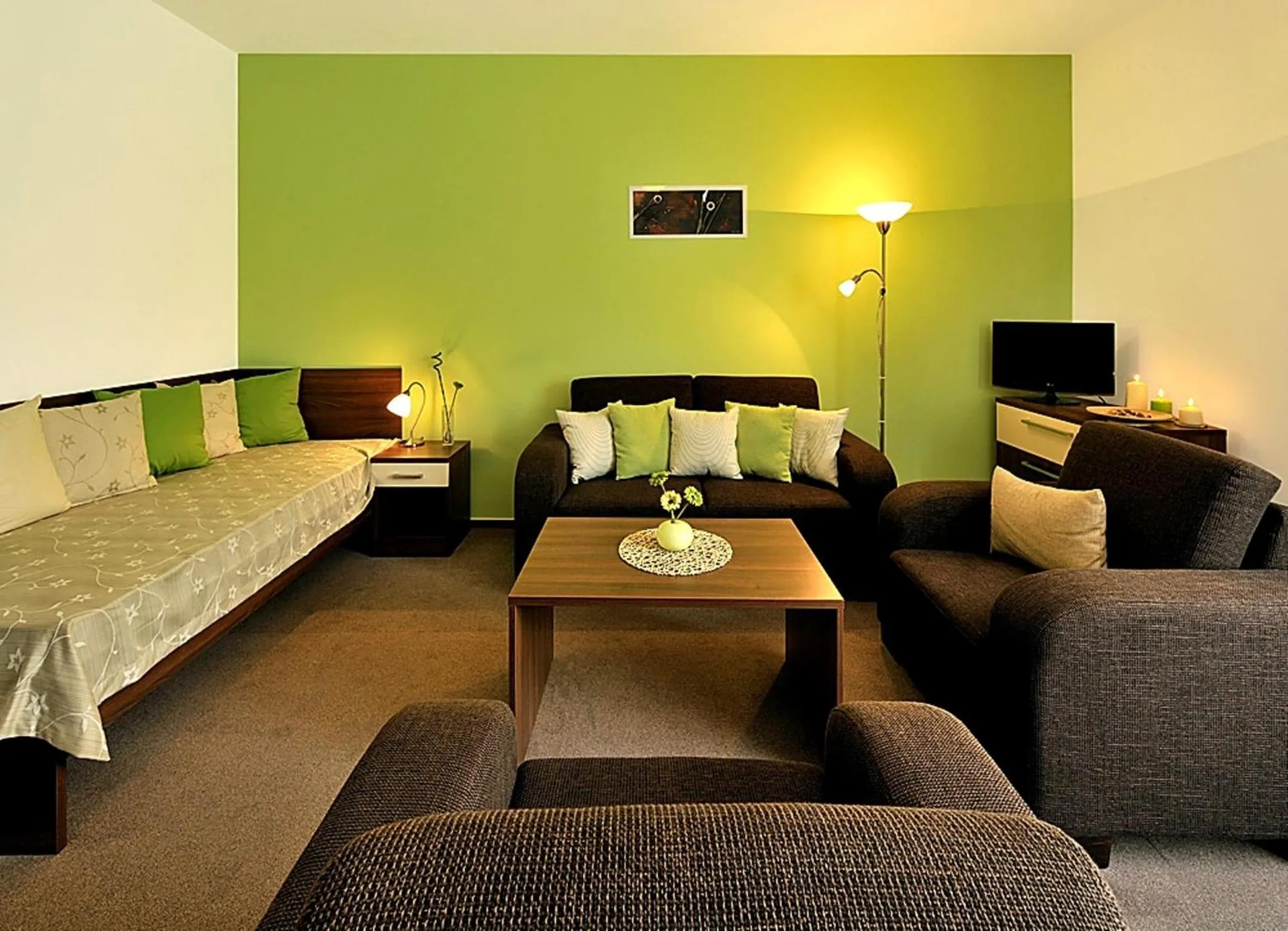 Living room, Bed in Melrose Apartments