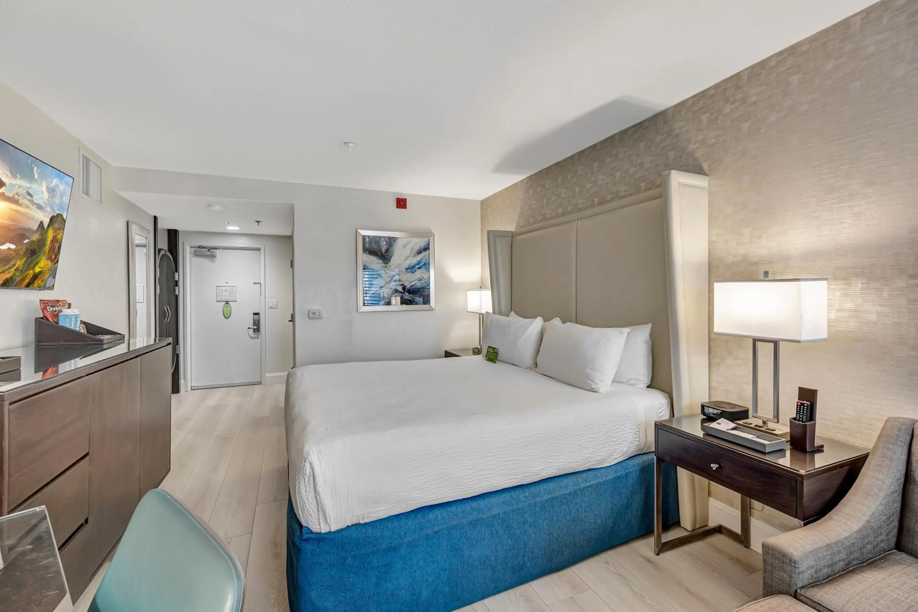 Photo of the whole room, Bed in Ocean View Hotel