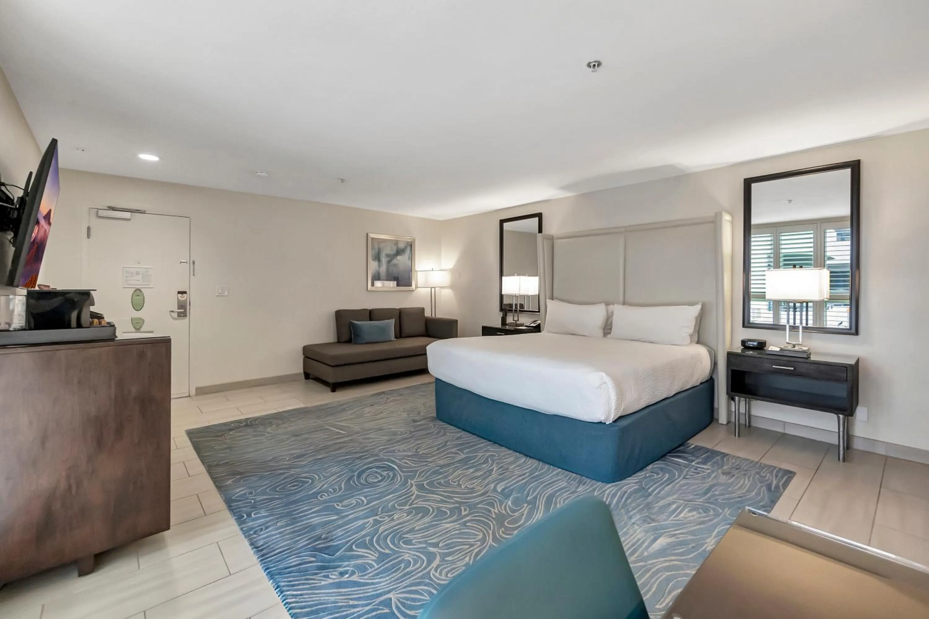 Bedroom, Bed in Ocean View Hotel