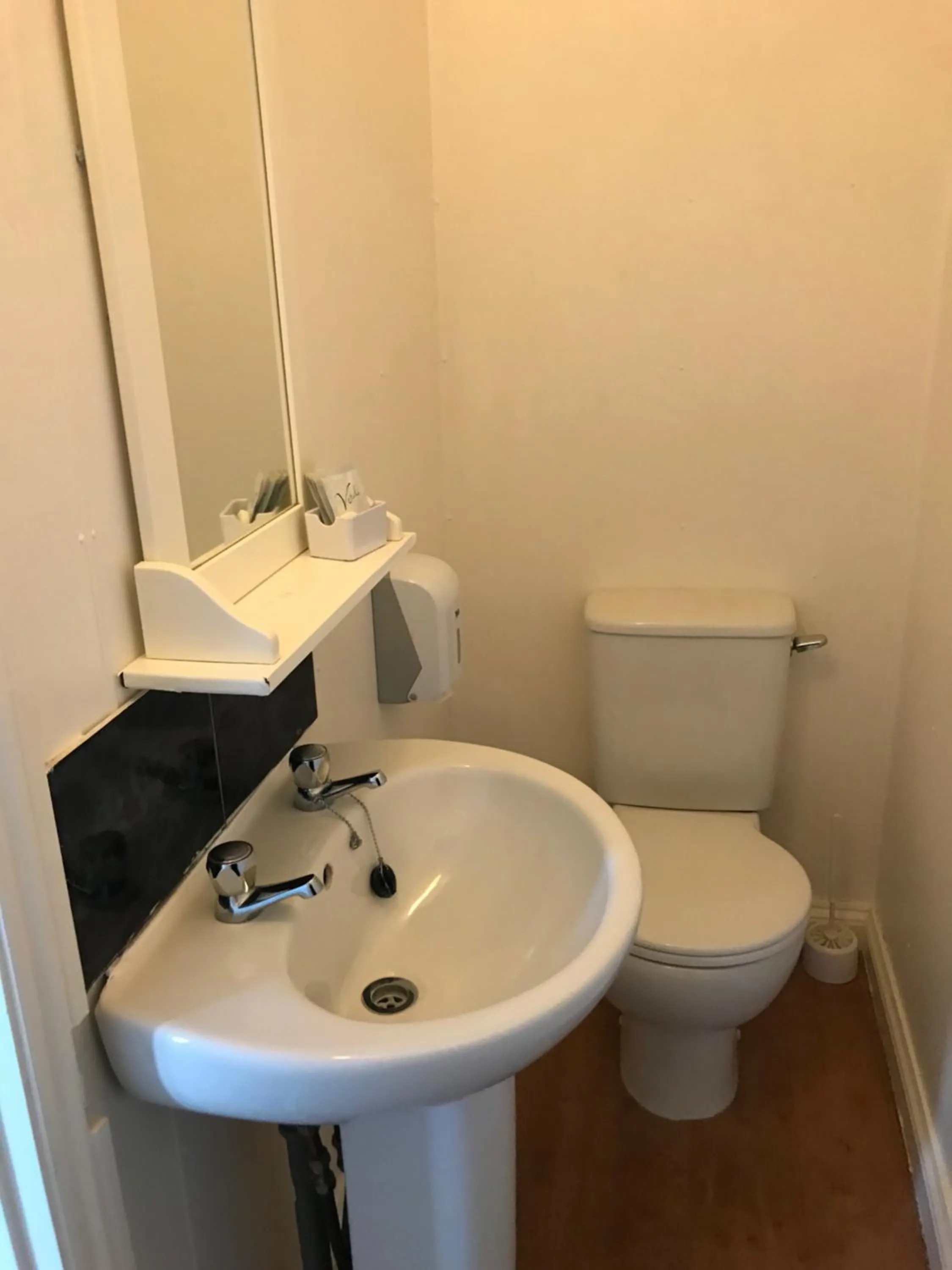 Toilet in North Parade Seafront Accommodation