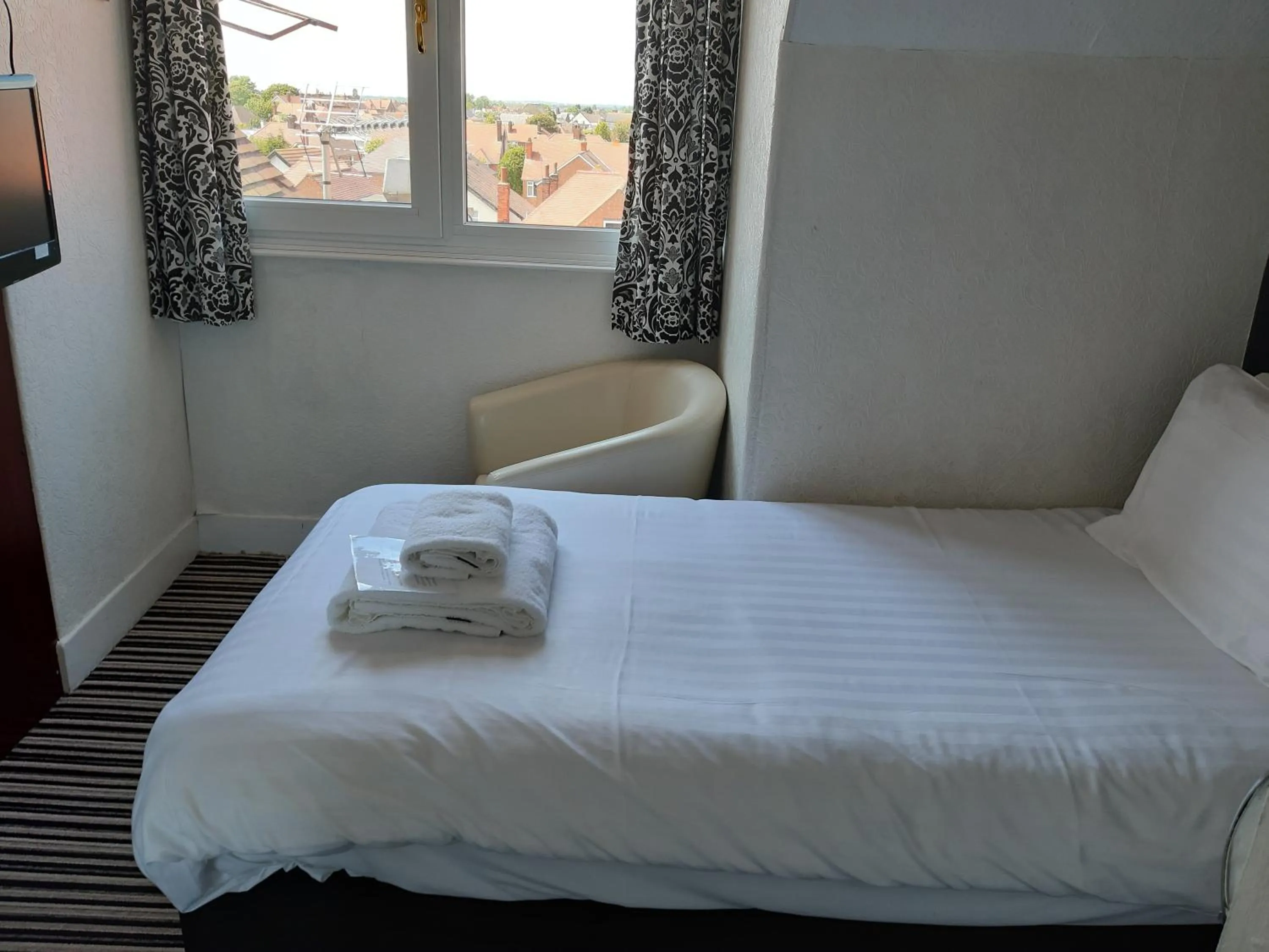 Photo of the whole room, Bed in North Parade Seafront Accommodation