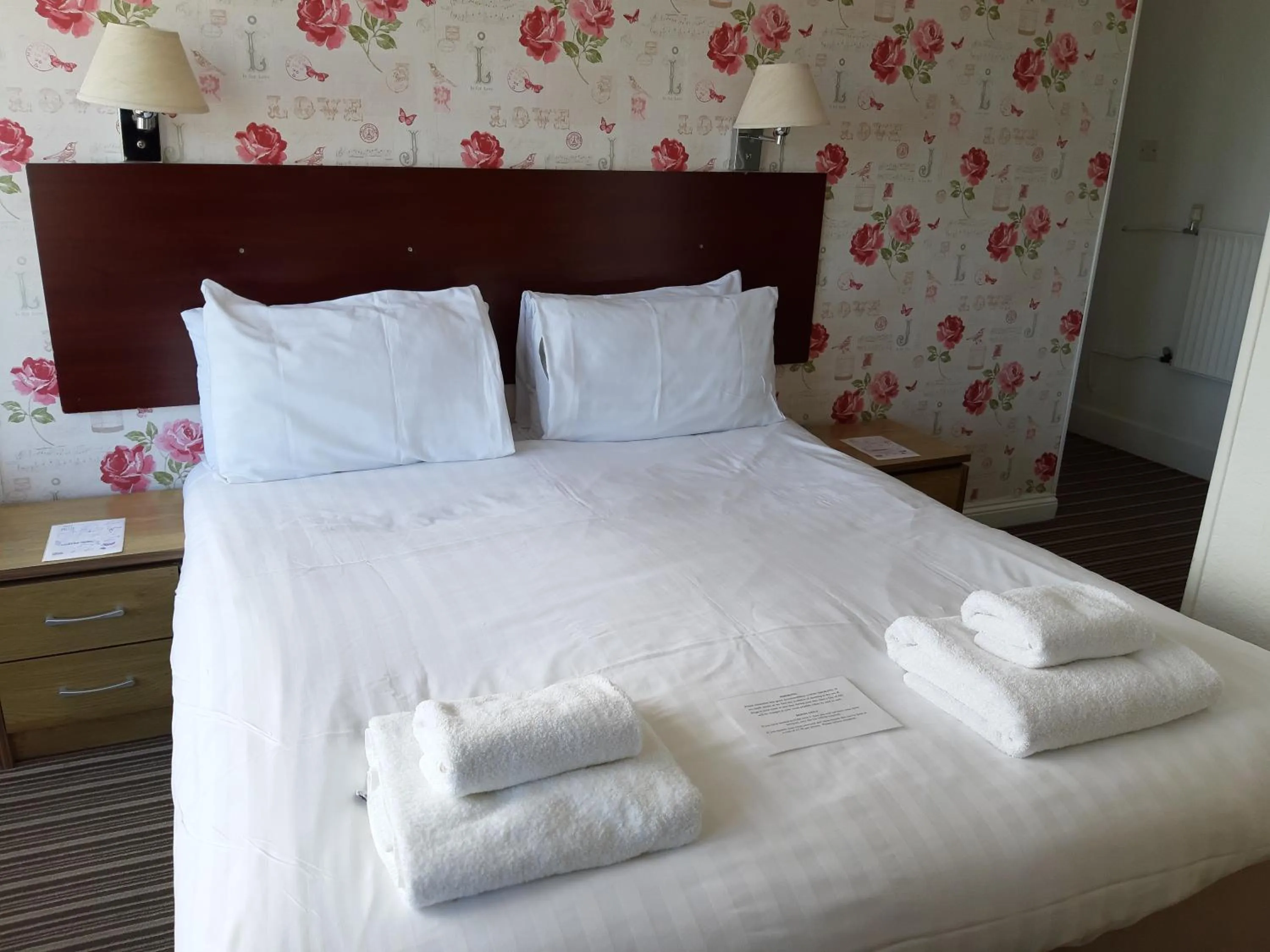 Photo of the whole room, Bed in North Parade Seafront Accommodation