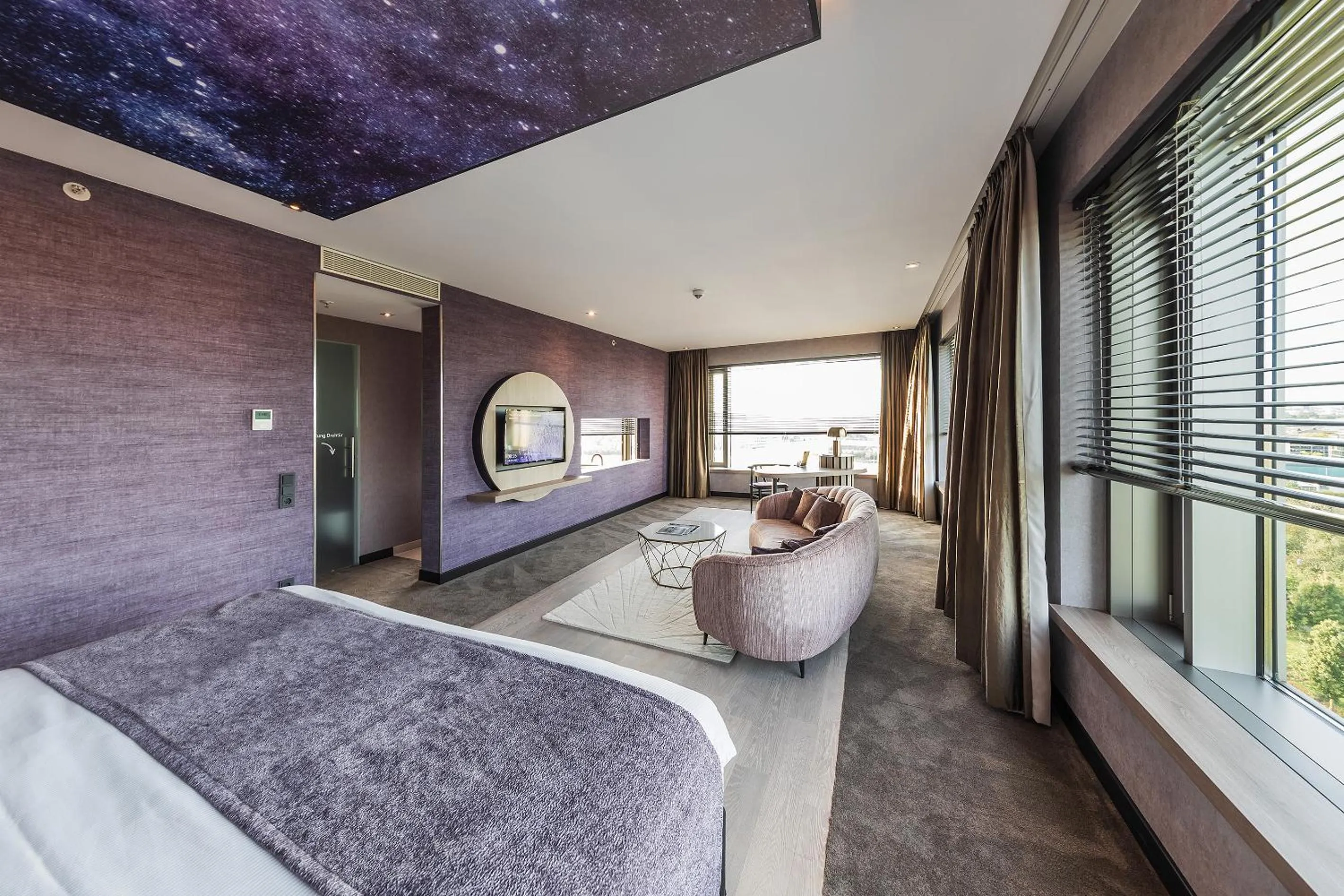 Bed in Van der Valk Hotel Düsseldorf