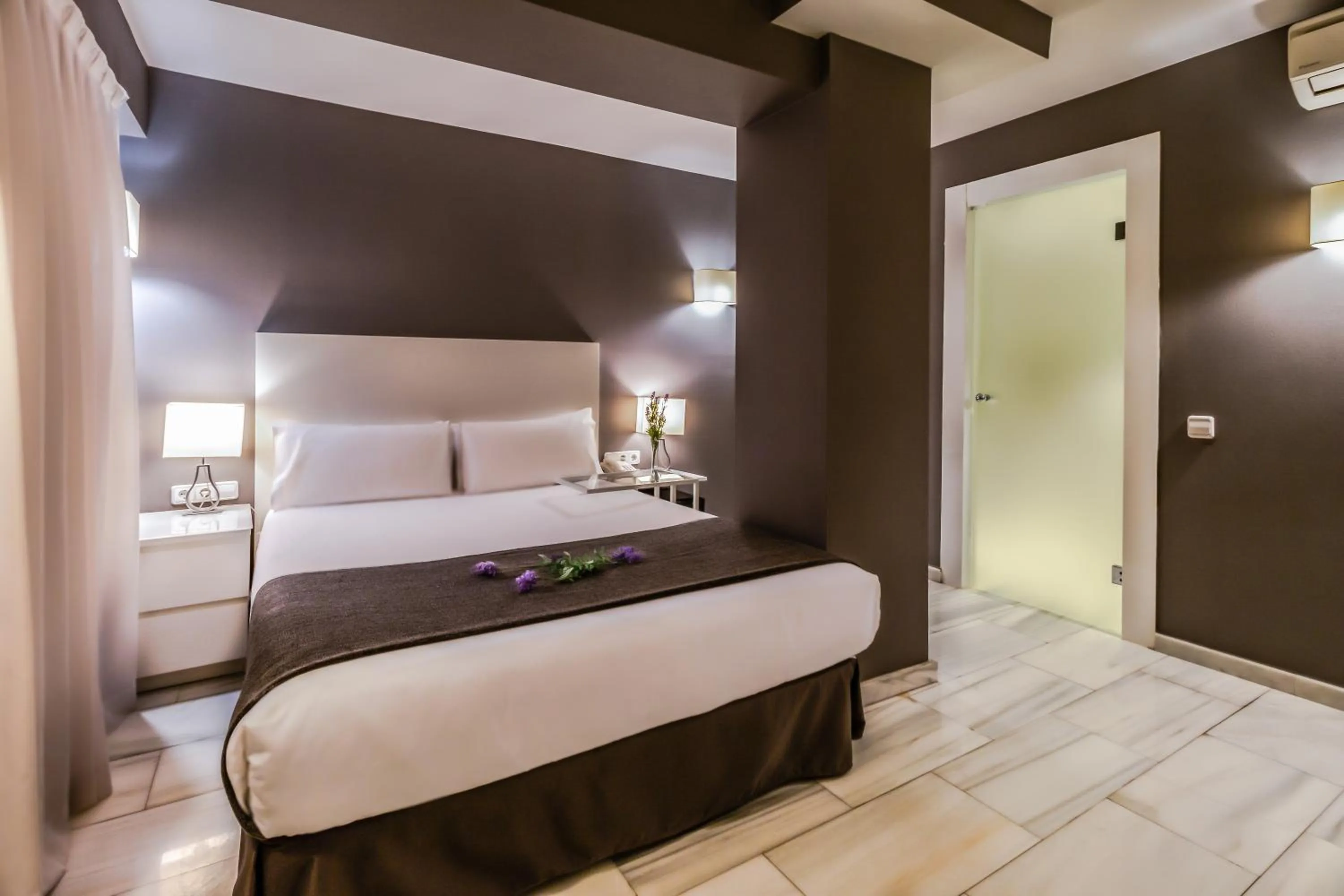 Photo of the whole room, Bed in SM Hotel Teatre Auditori