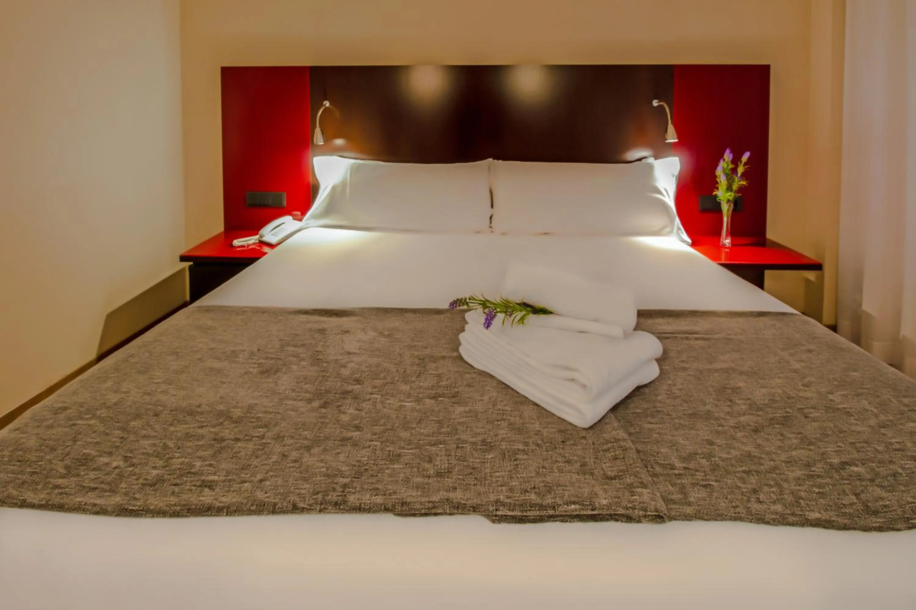 Bed in SM Hotel Teatre Auditori