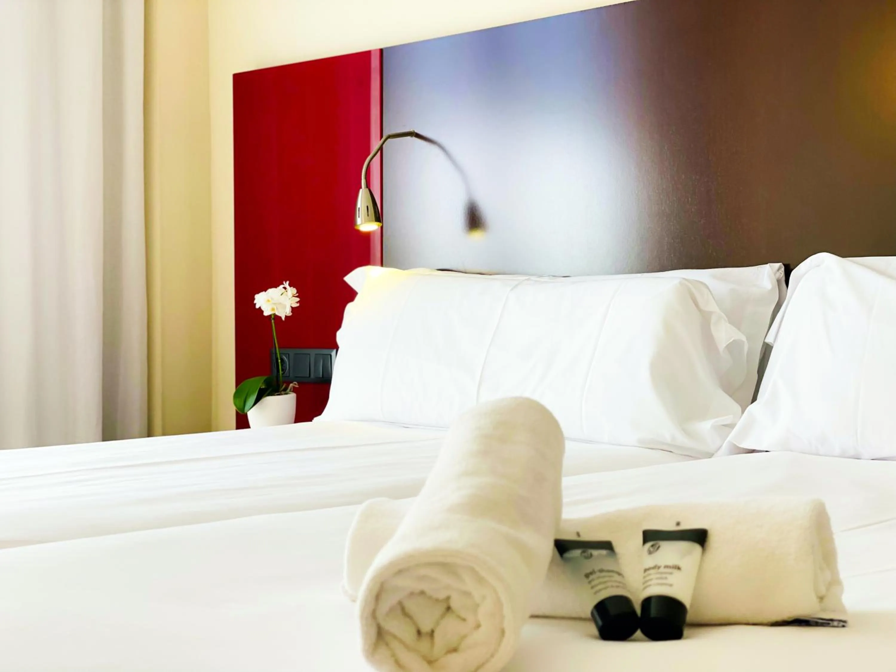 Bedroom, Bed in SM Hotel Teatre Auditori