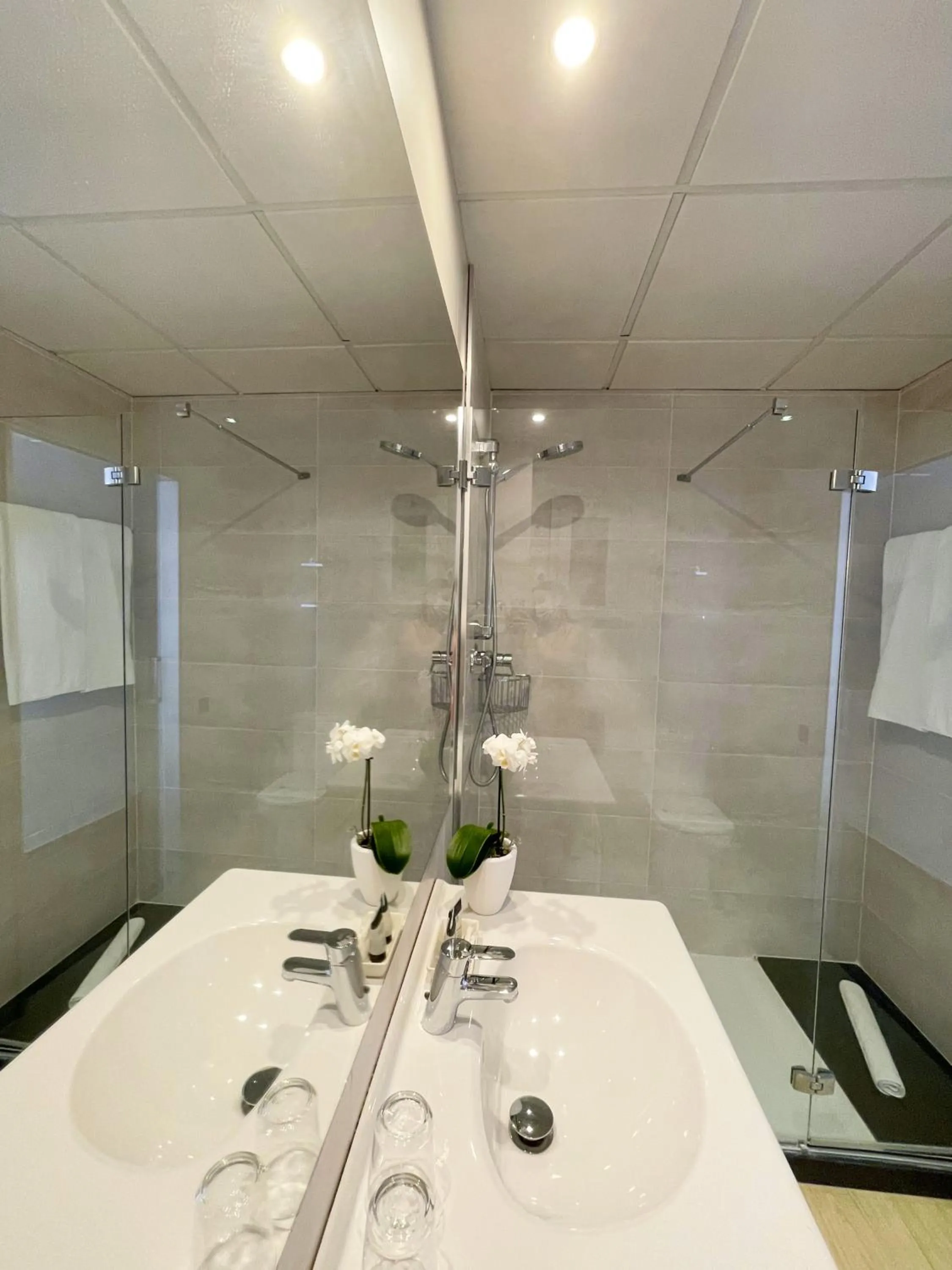 Bathroom in SM Hotel Teatre Auditori