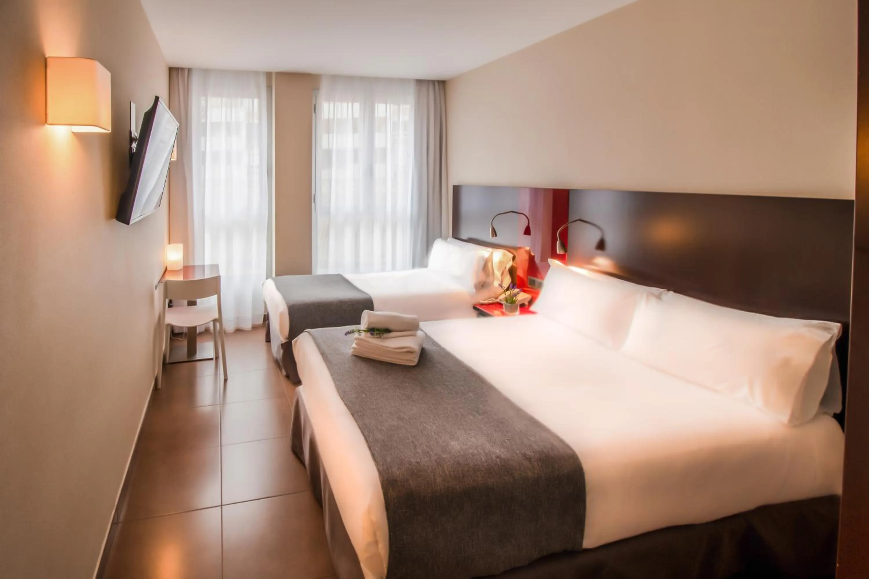 Photo of the whole room, Bed in SM Hotel Teatre Auditori