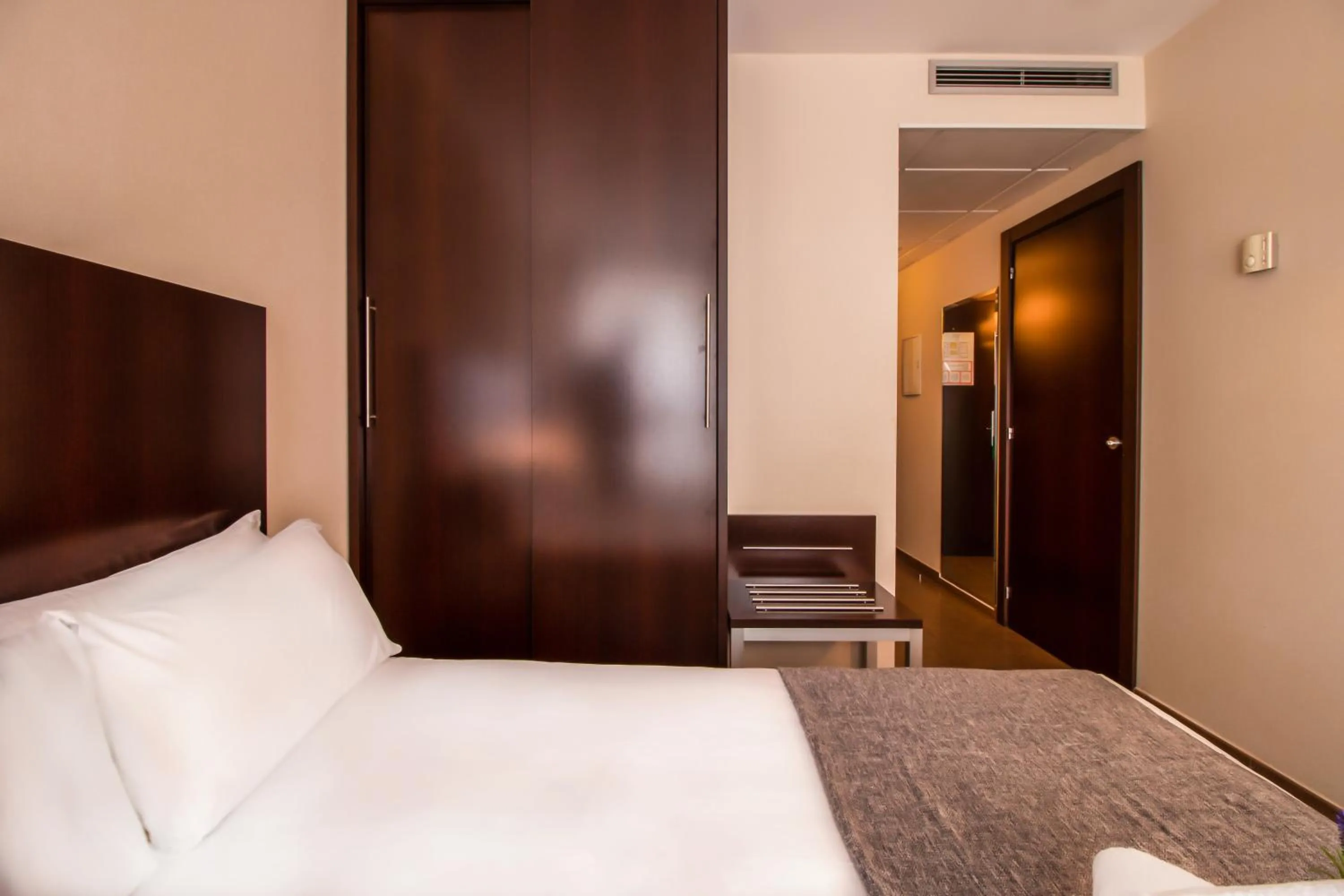 Photo of the whole room, Bed in SM Hotel Teatre Auditori