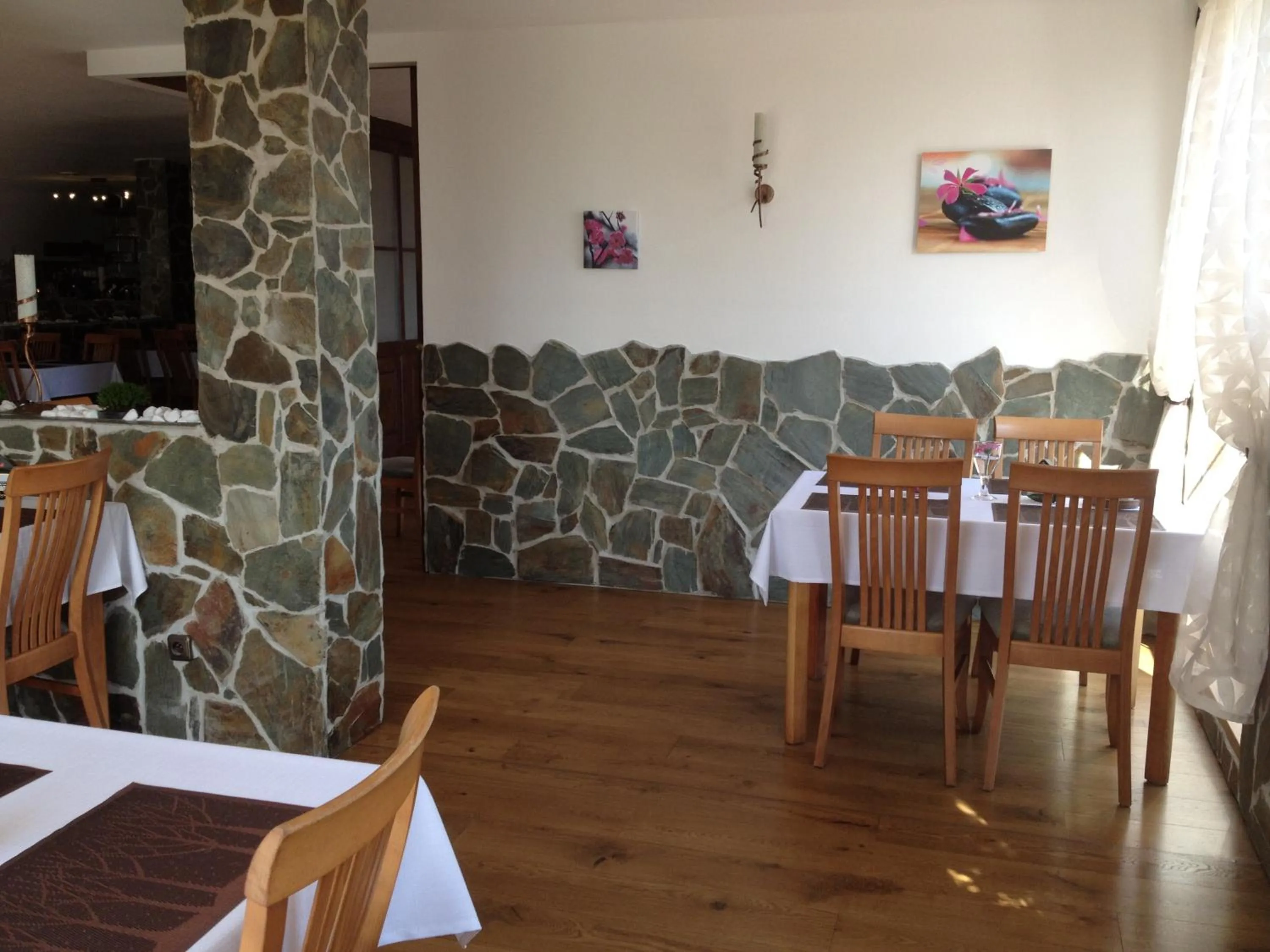 Restaurant/places to eat in Motel U Krbu