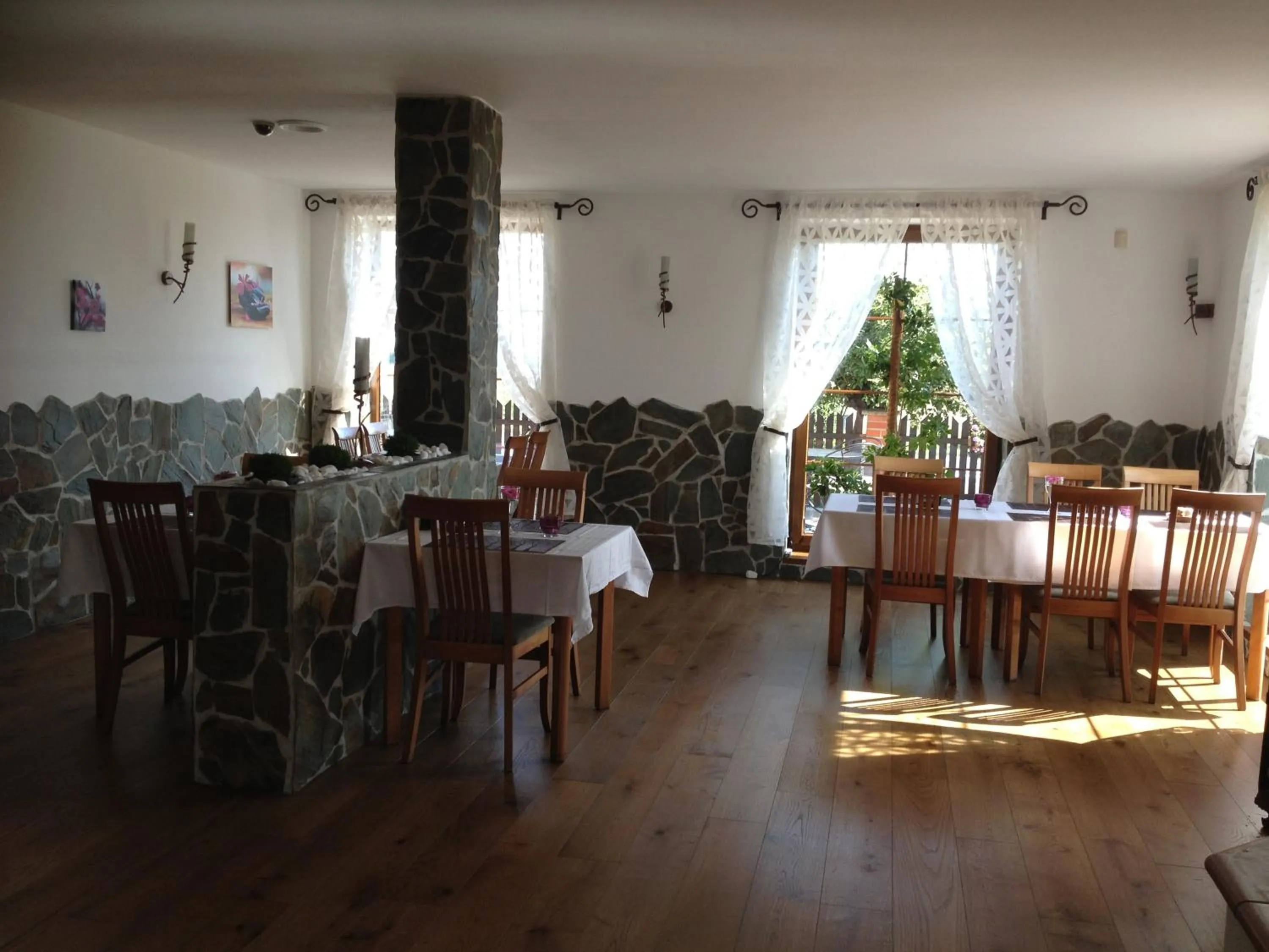 Restaurant/places to eat in Motel U Krbu