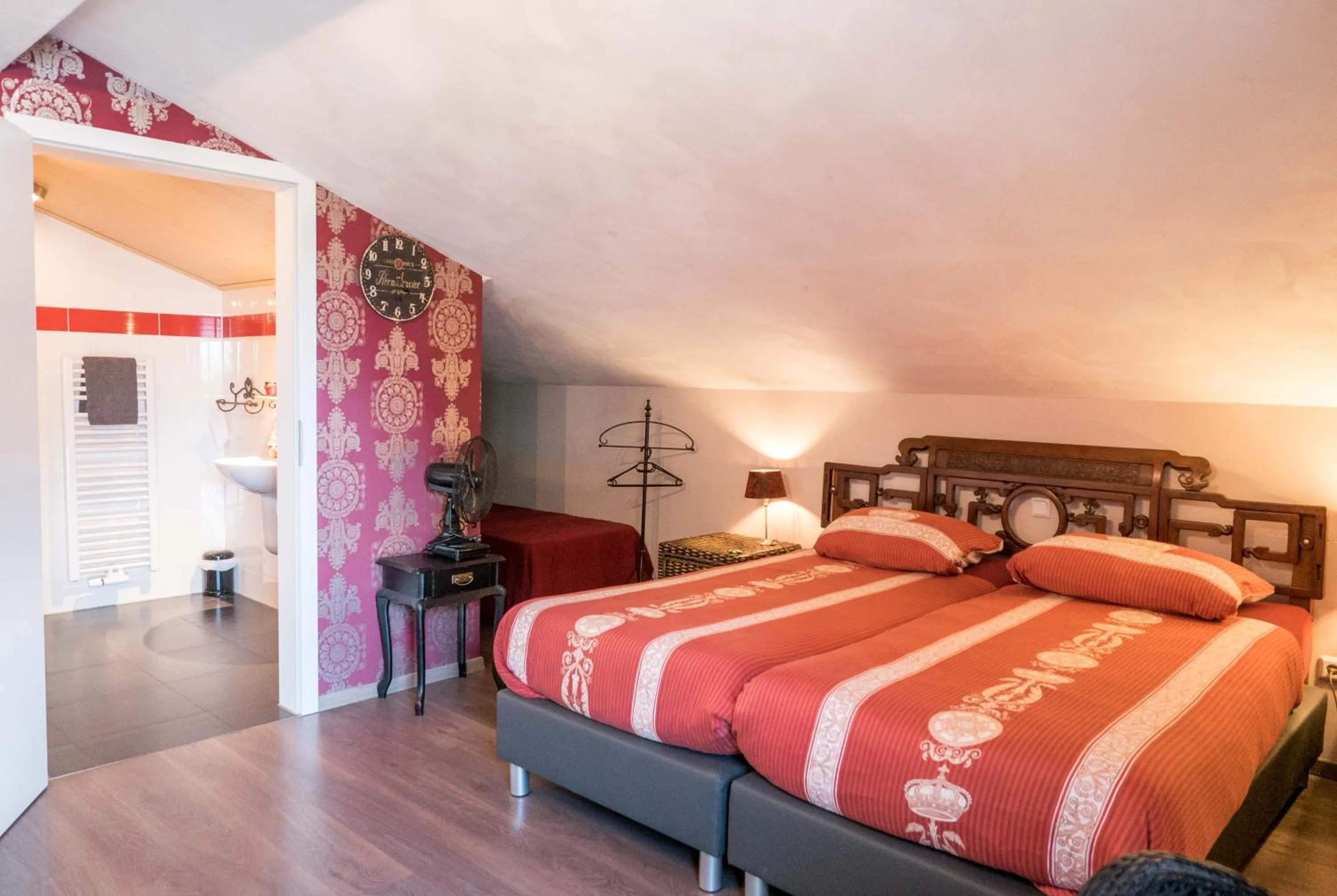 Photo of the whole room, Bed in Hotel Groote Engel