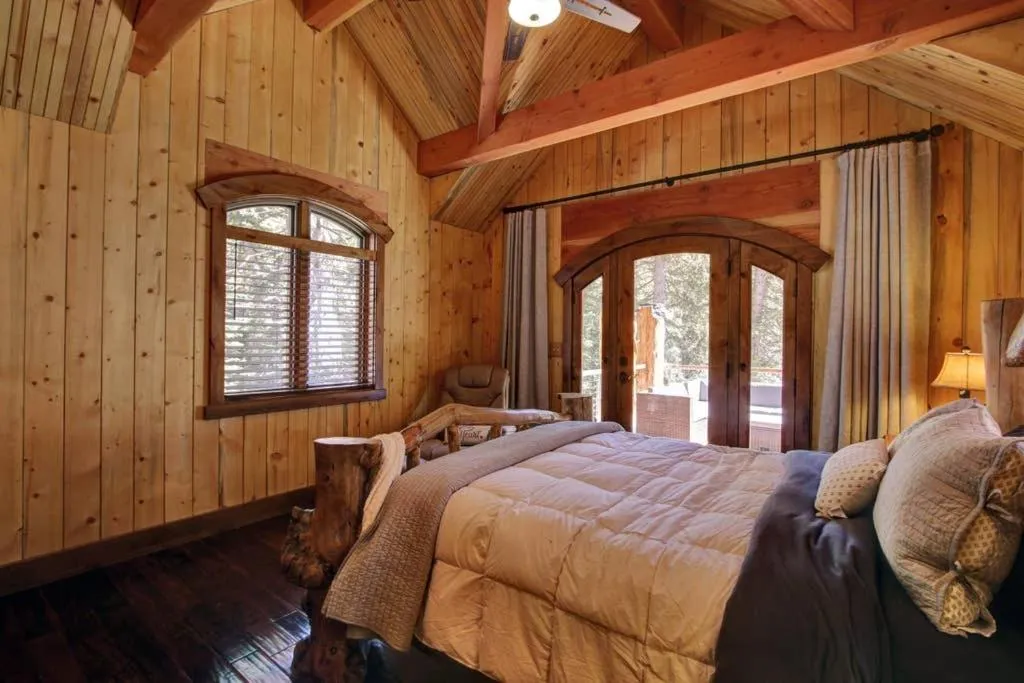 Bed in Carriage House On The Stream Sundance, Utah