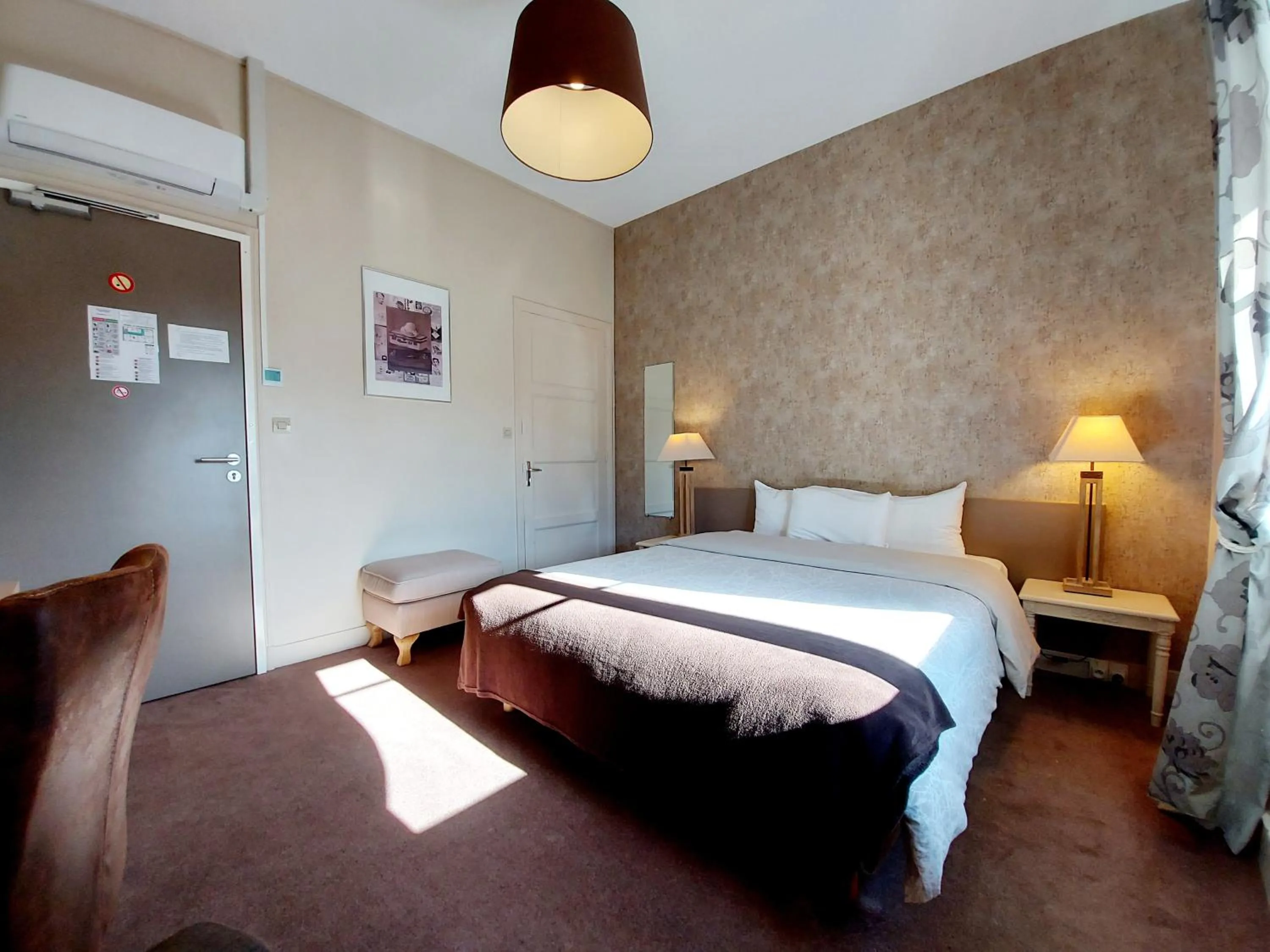 Photo of the whole room, Bed in Hotel Mondial