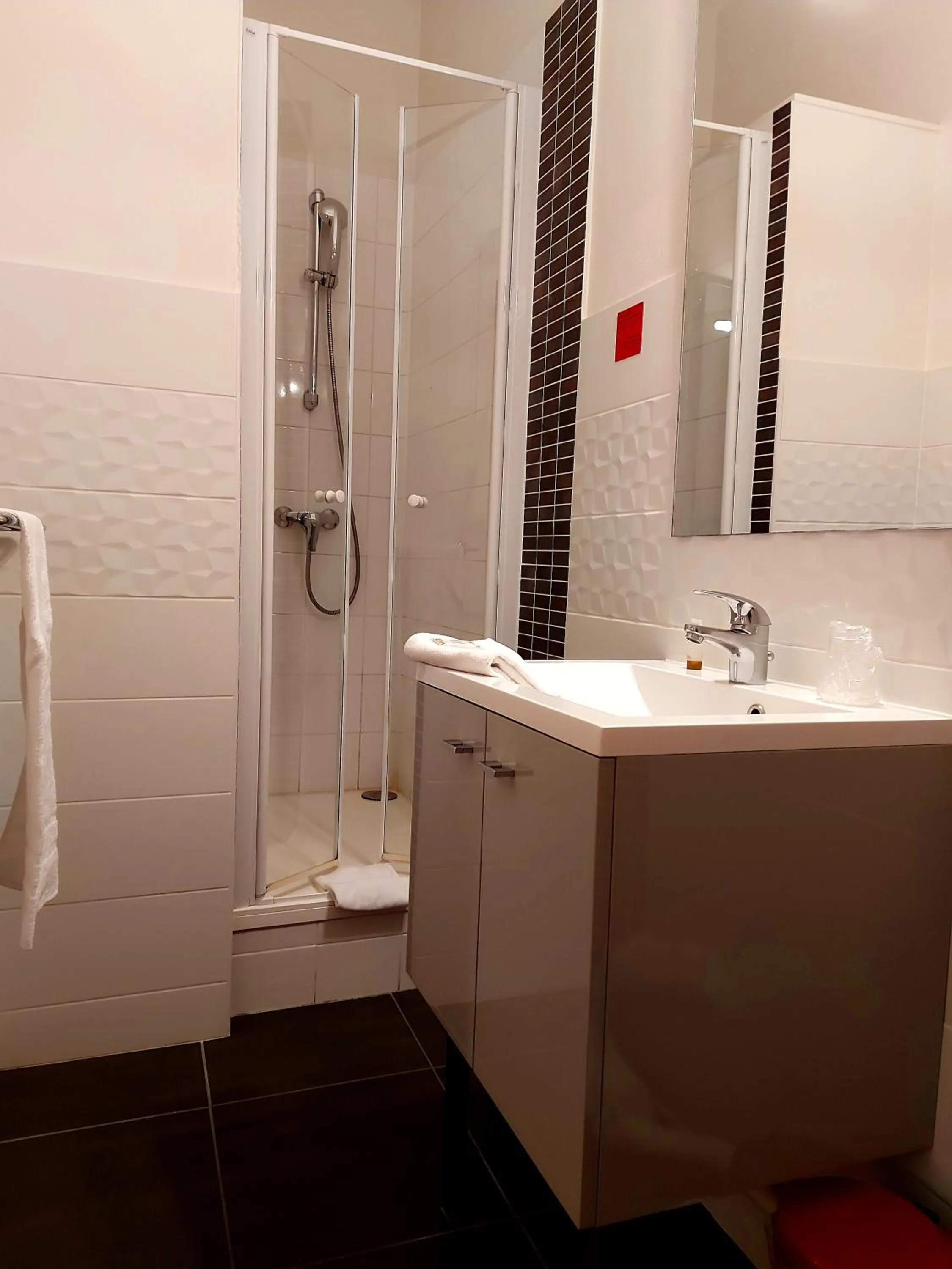 Bathroom in Hotel Mondial