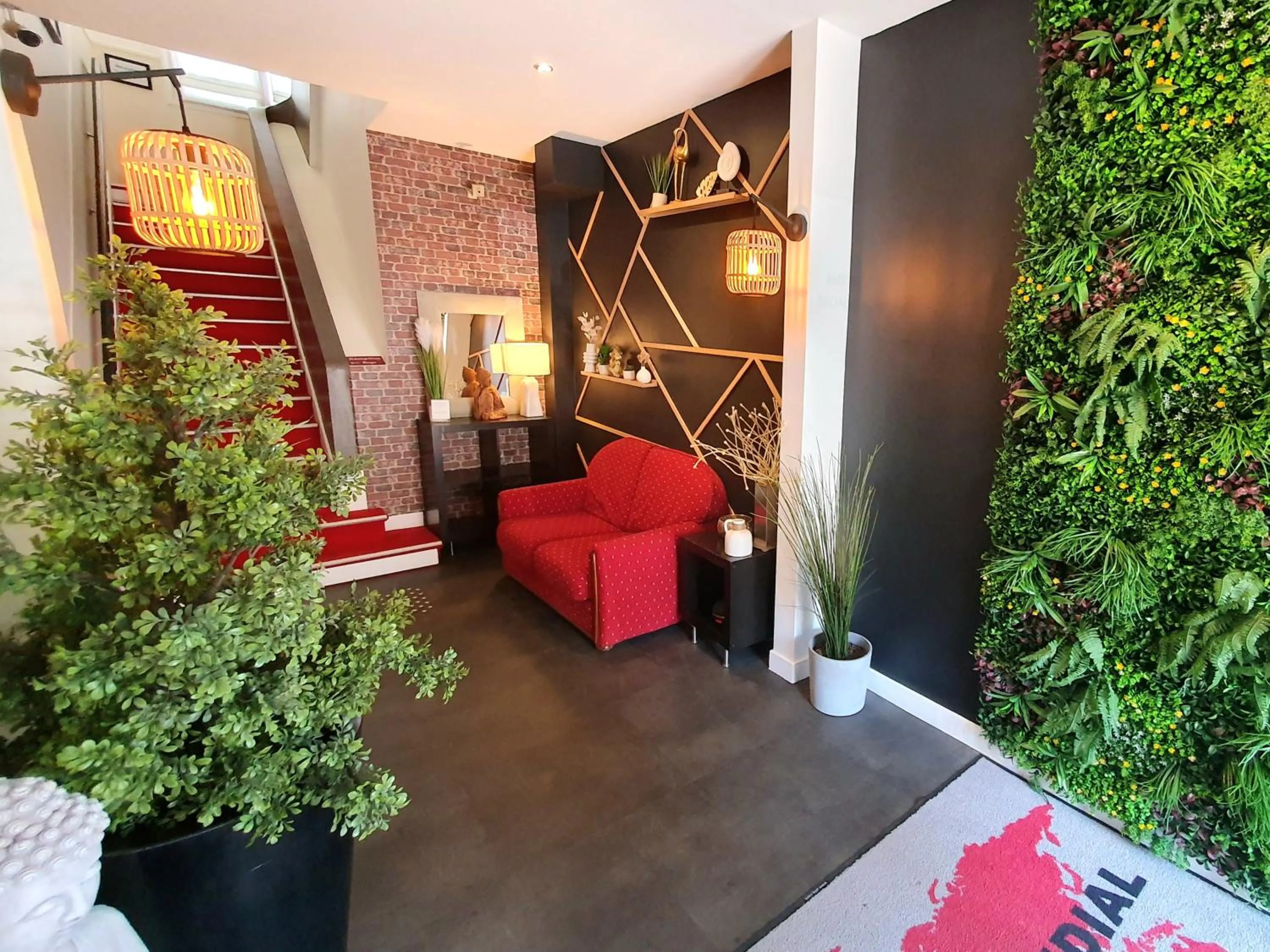 Property building in Hotel Mondial