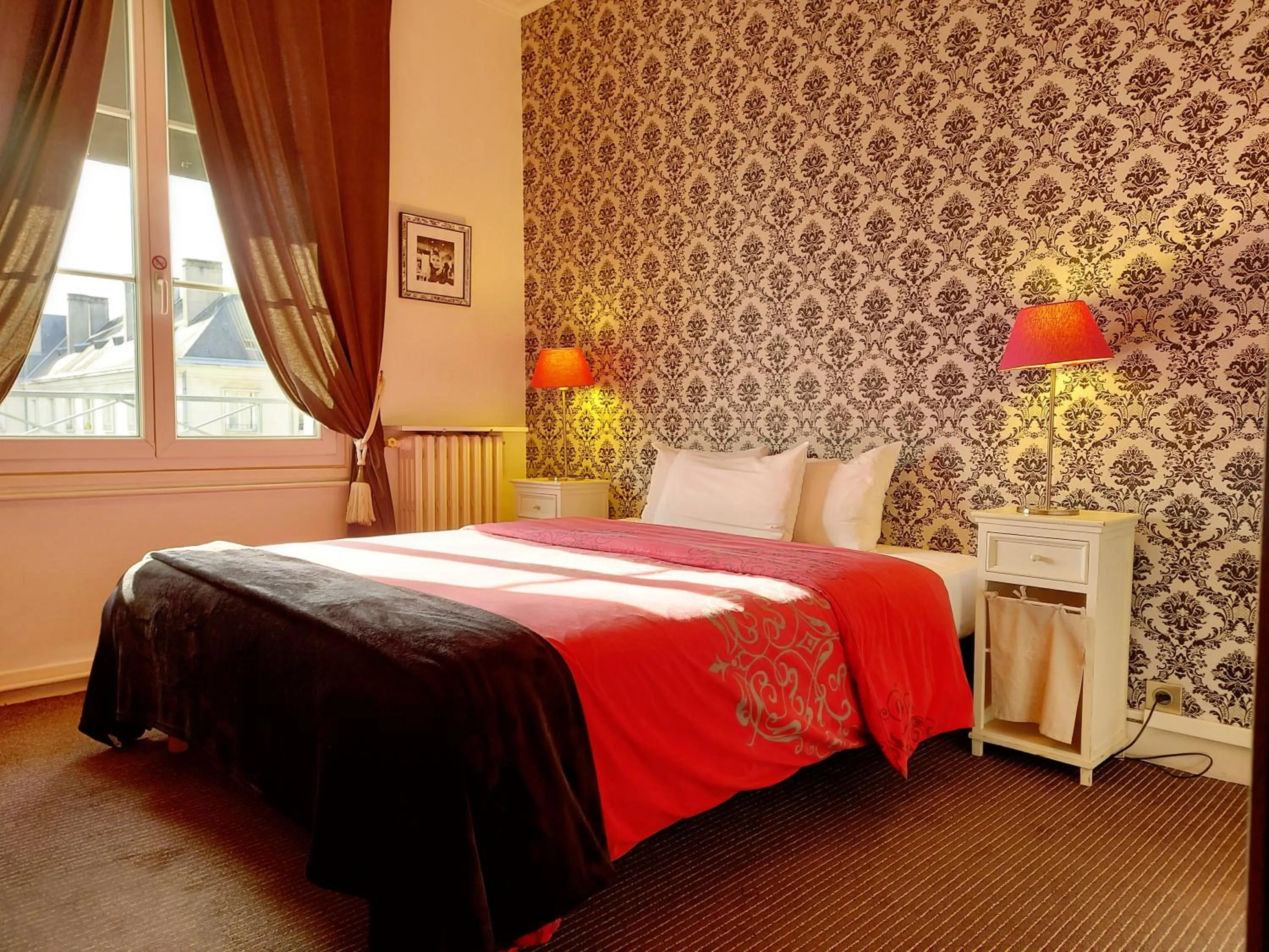 Photo of the whole room, Bed in Hotel Mondial