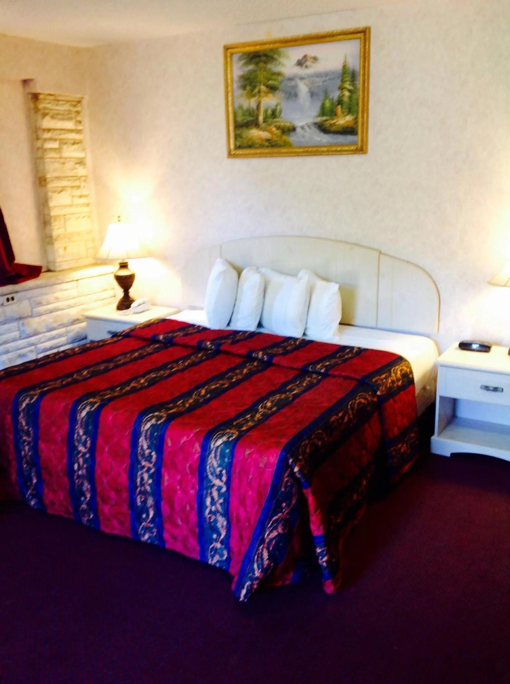 Bed in Red Carpet Inn & Suites Hammonton NJ Route-30E